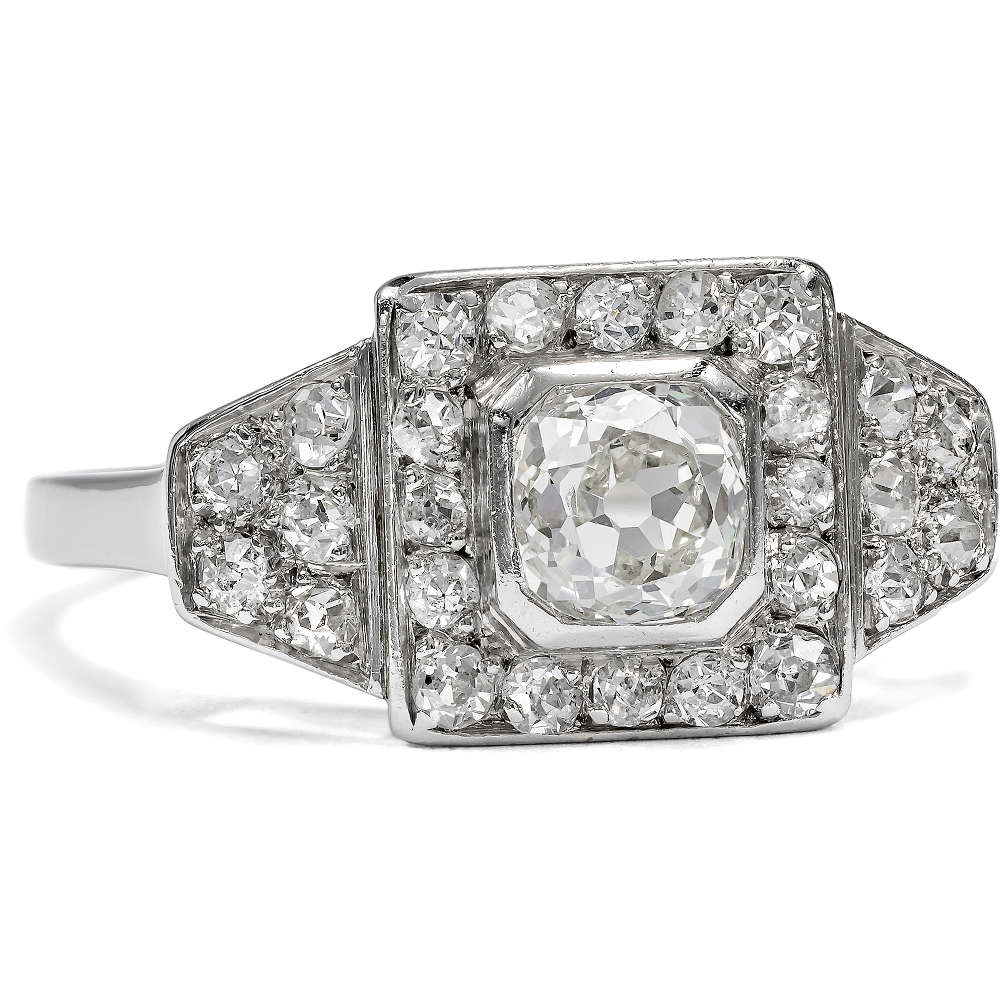 Chic Déco Ring with Diamonds in Platinum on White Gold, c. 1930