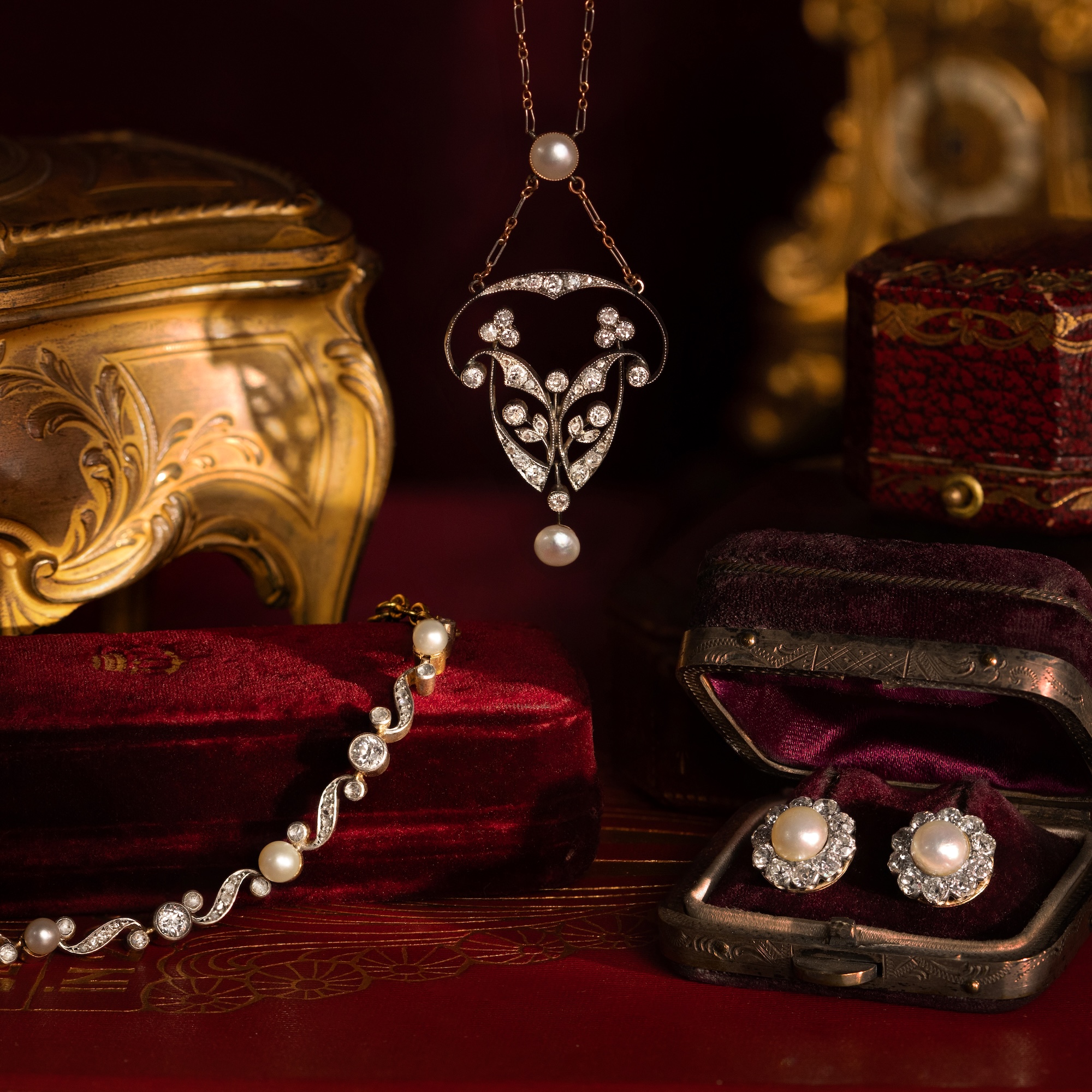 Zartes Collier mit Diamanten & Perlen in Platin & Gold, um 1905 Zartes Collier mit Diamanten & Perlen in Platin & Gold, um 1905