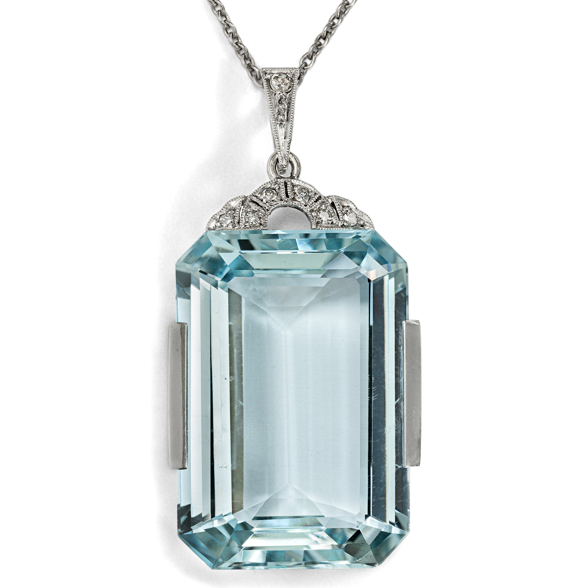 Marvellous Art Déco Aquamarine Pendant with Diamonds in Platinum & White gold, 1930s