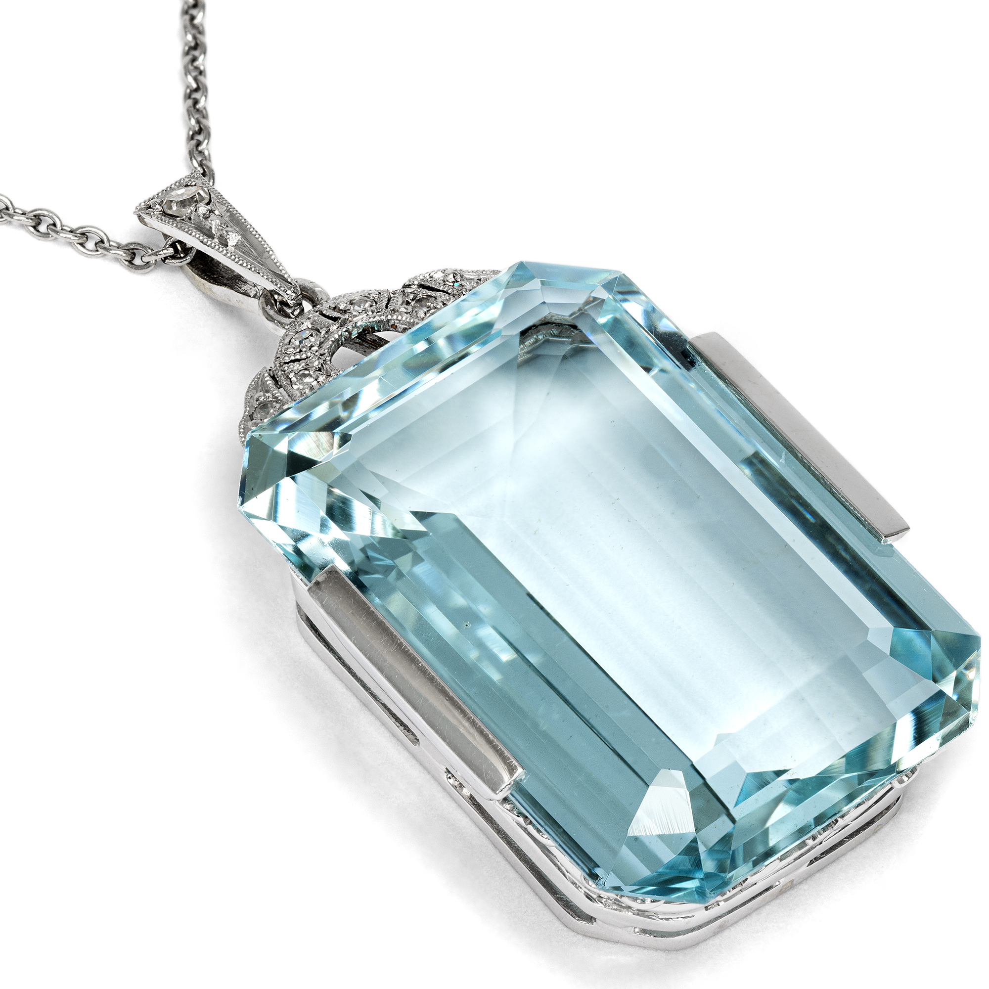 Marvellous Art Déco Aquamarine Pendant with Diamonds in Platinum & White gold, 1930s