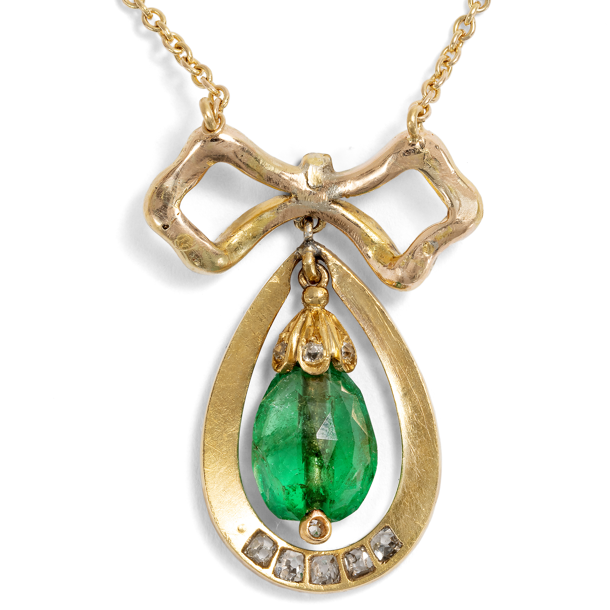 Elegantes Collier mit Smaragd-Briolette und Diamanten in Gold, um 1910 & später Elegantes Collier mit Smaragd-Briolette und Diamanten in Gold, um 1910 & später