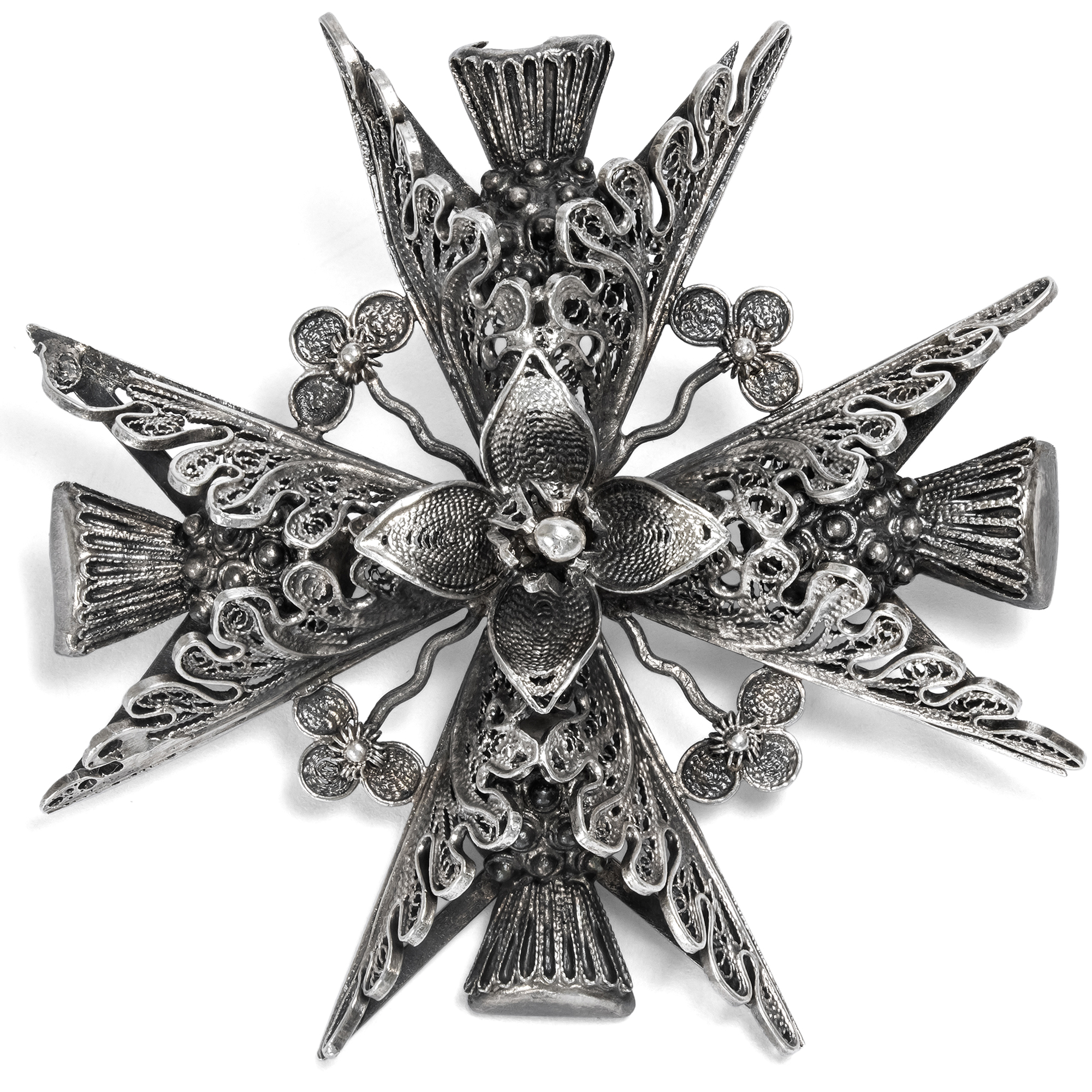 Antiker Anhänger & Brosche mit dem Malteserkreuz aus Silber, um 1940 Antiker Anhänger & Brosche mit dem Malteserkreuz aus Silber, um 1940