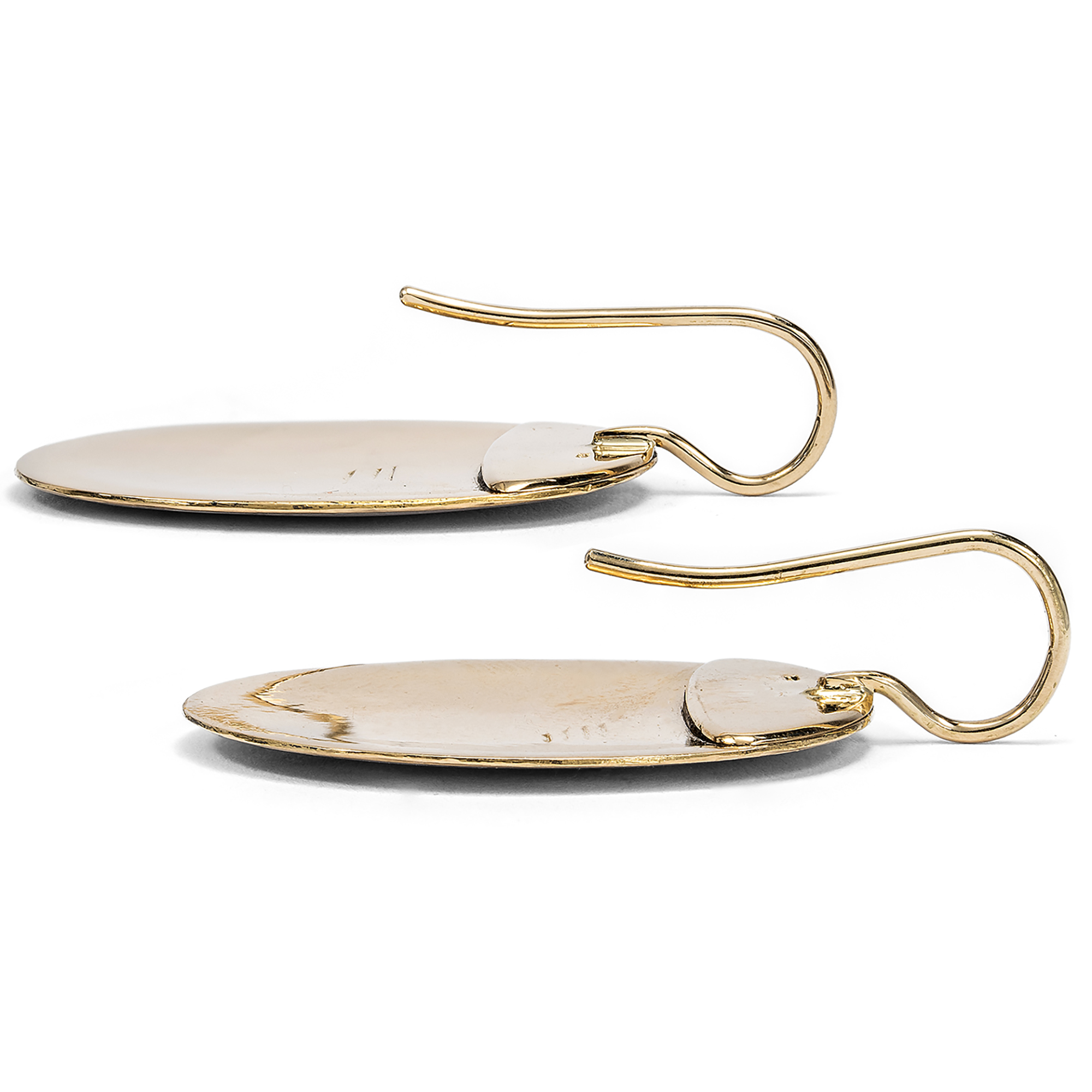 Ohrringe mit antiker Emailmalerei en Grisaille auf Gold aus unserer Werkstatt Ohrringe mit antiker Emailmalerei en Grisaille auf Gold aus unserer Werkstatt