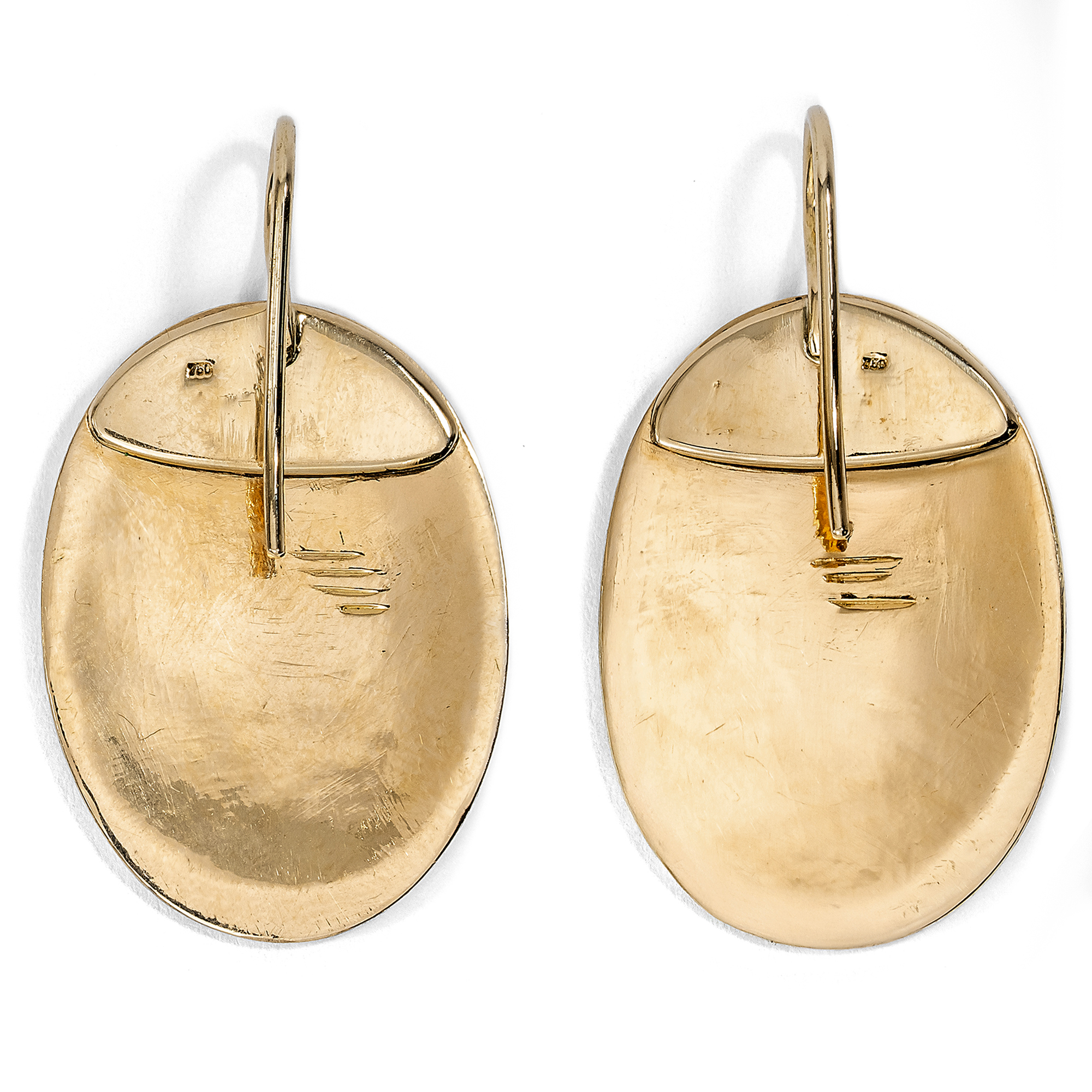 Ohrringe mit antiker Emailmalerei en Grisaille auf Gold aus unserer Werkstatt Ohrringe mit antiker Emailmalerei en Grisaille auf Gold aus unserer Werkstatt