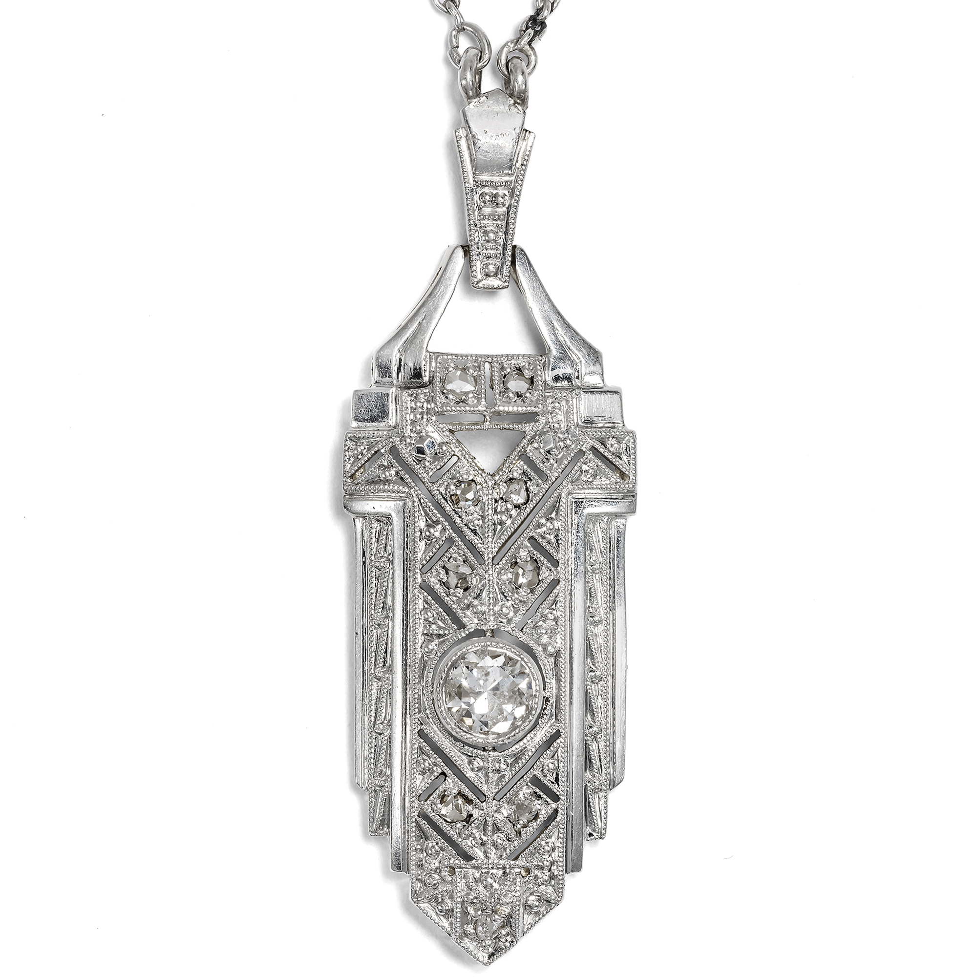 Glamorous Art Deco necklace with diamonds in platinum, circa 1930