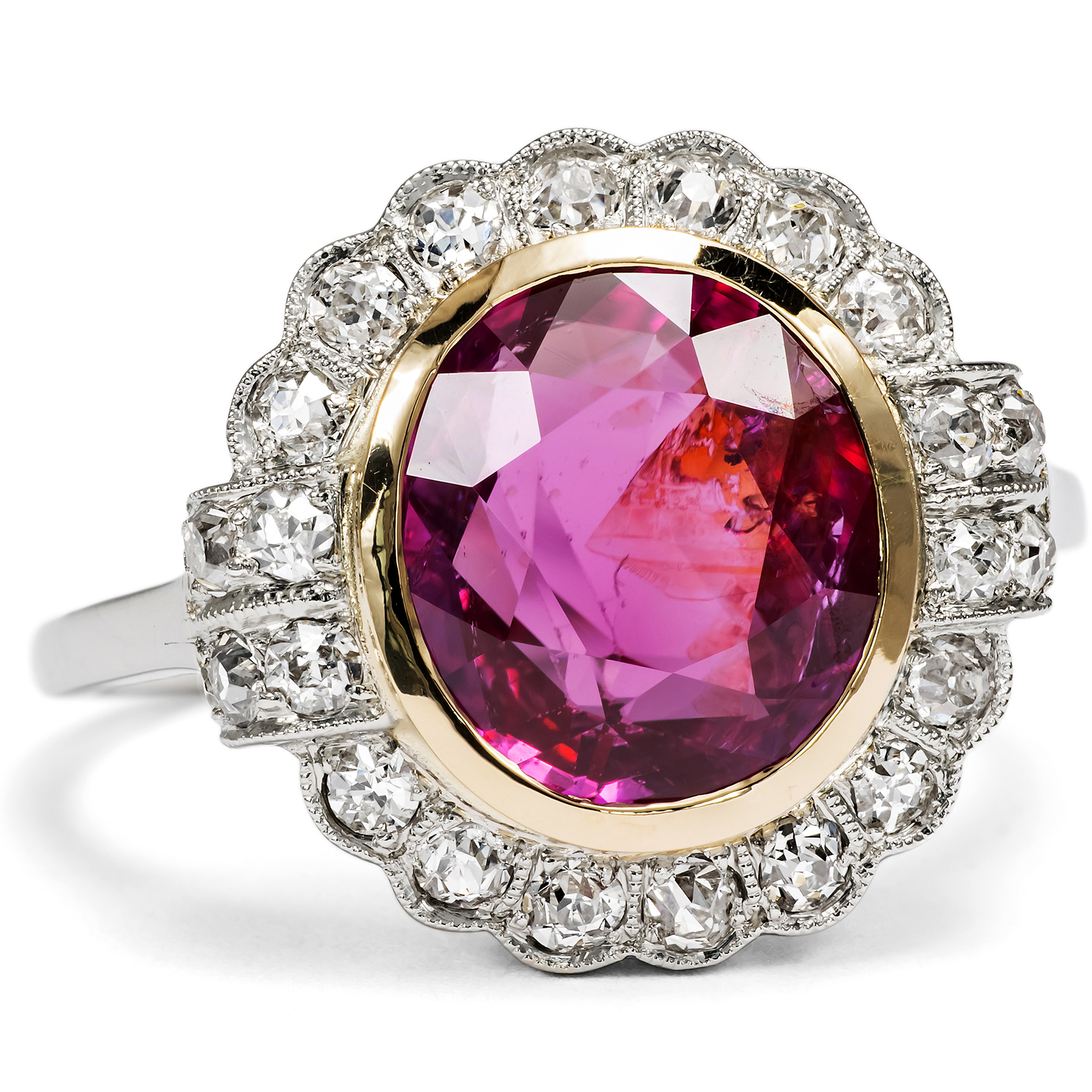 Kostbarer Vintage Ring mit feinem 4,72 ct Rubin & Diamanten, um 1950 Kostbarer Vintage Ring mit feinem 4,72 ct Rubin & Diamanten, um 1950