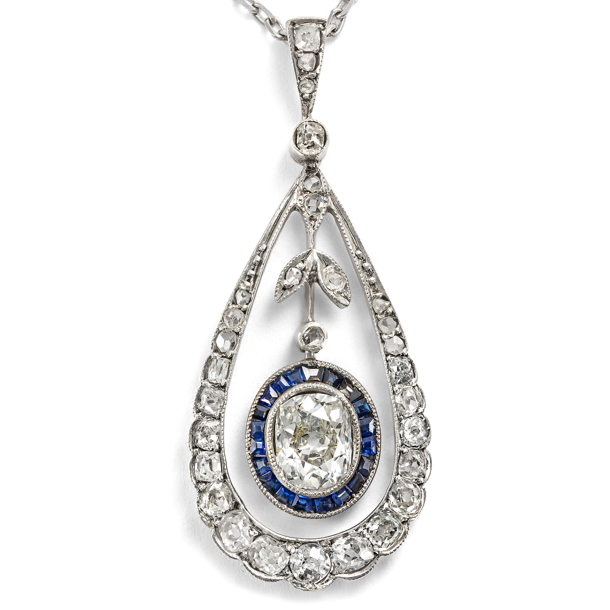 Kostbarer Anhänger mit Diamanten im „Garland Style“, um 1910 Kostbarer Anhänger mit Diamanten im „Garland Style“, um 1910