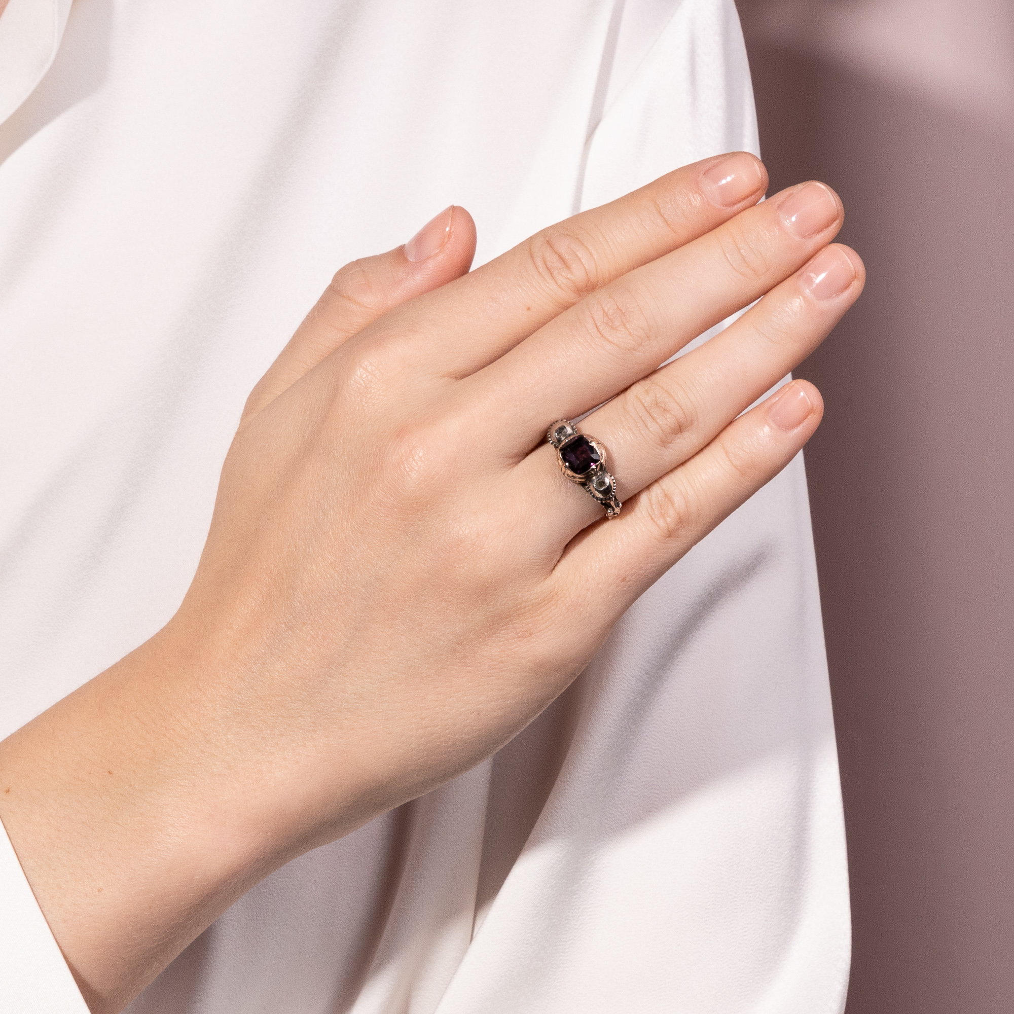 Seltener antiker Ring mit Amethyst & Diamanten, spätes 18. Jahrhundert Seltener antiker Ring mit Amethyst & Diamanten, spätes 18. Jahrhundert