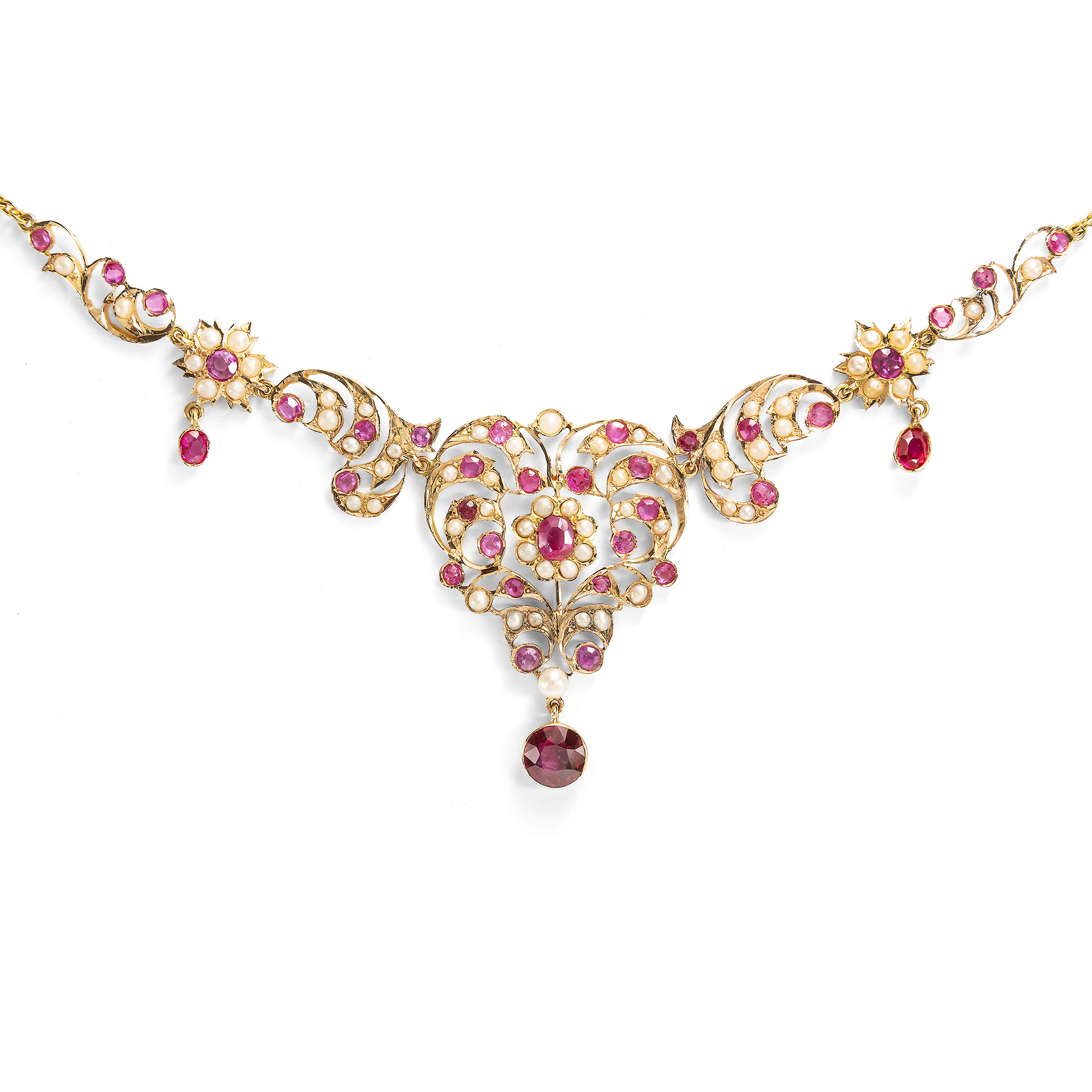 Sommerliches Collier mit Burma-Rubinen & Naturperlen in Gold, 1. Hälfte 20. Jhdt. Sommerliches Collier mit Burma-Rubinen & Naturperlen in Gold, 1. Hälfte 20. Jhdt.