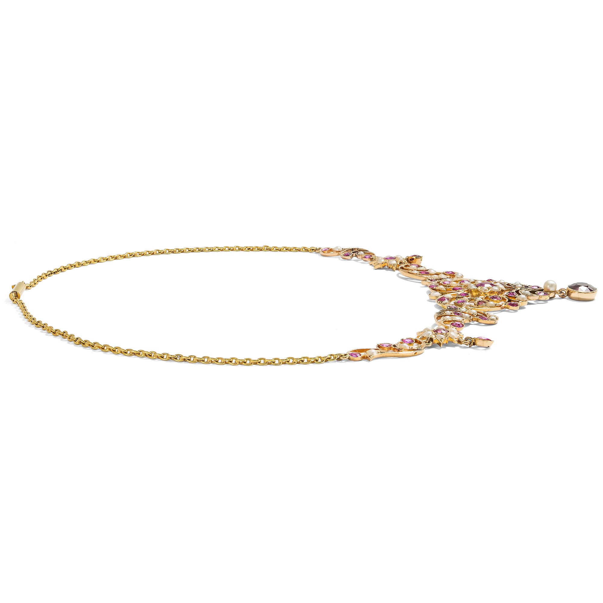 Sommerliches Collier mit Burma-Rubinen & Naturperlen in Gold, 1. Hälfte 20. Jhdt. Sommerliches Collier mit Burma-Rubinen & Naturperlen in Gold, 1. Hälfte 20. Jhdt.