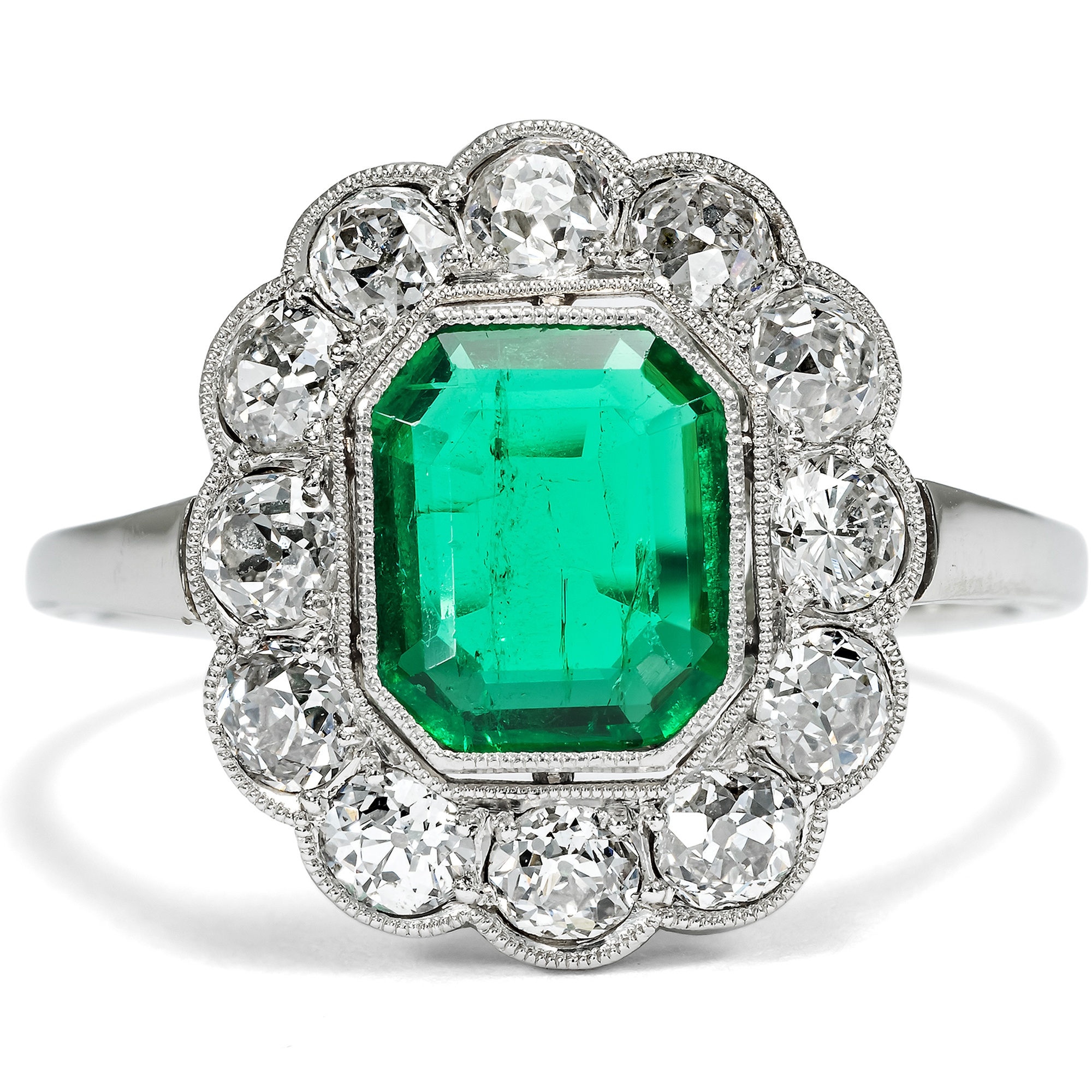 Elegant ring with emerald from Colombia & diamonds, Great Britain circa 1925