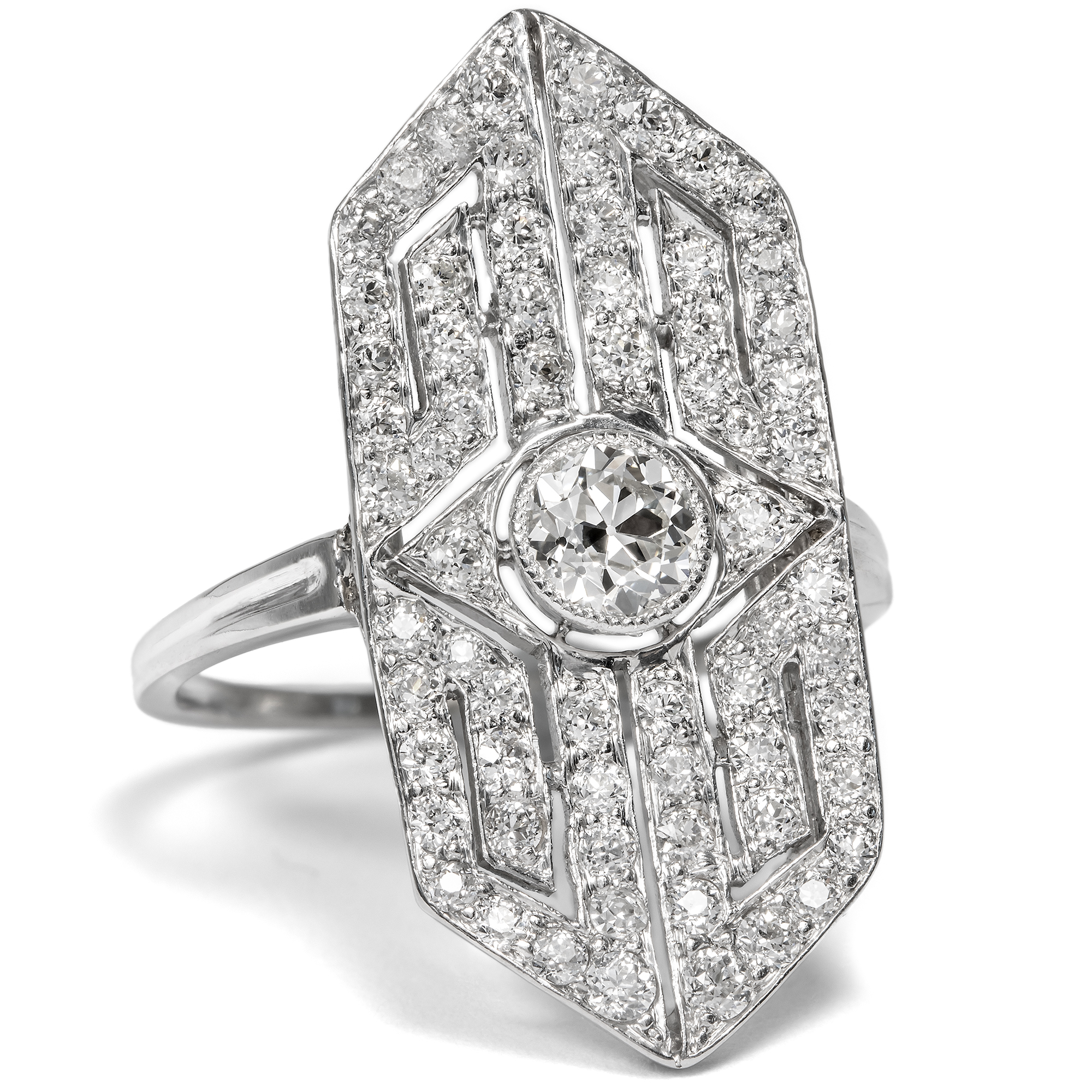 Elegant Déco Dinner Ring with Diamonds in Platinum, c. 1920s Elegant Déco Dinner Ring with Diamonds in Platinum, c. 1920s