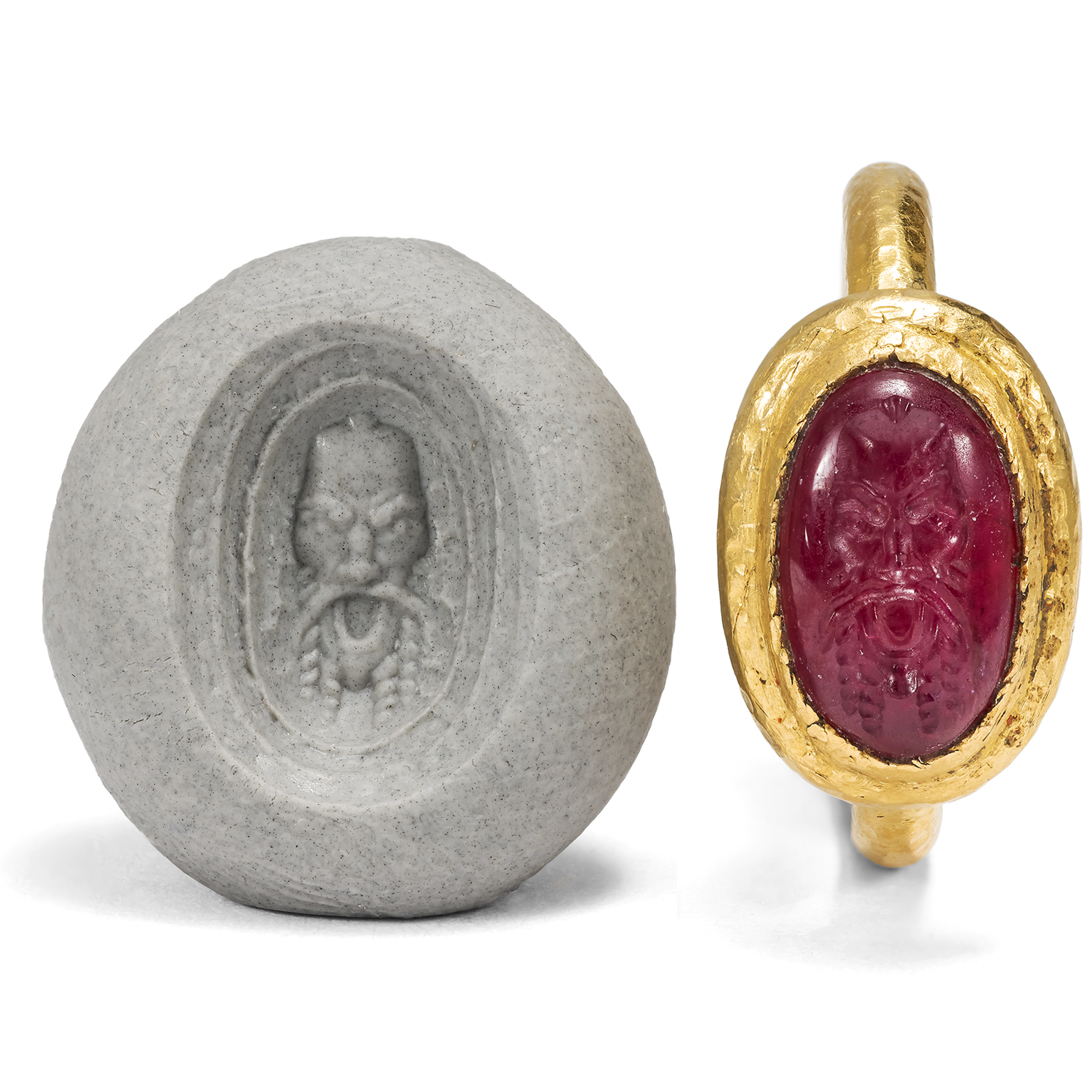 Exceptional ring with ruby intaglio in gold, probably China, circa 2000 Exceptional ring with ruby intaglio in gold, probably China, circa 2000