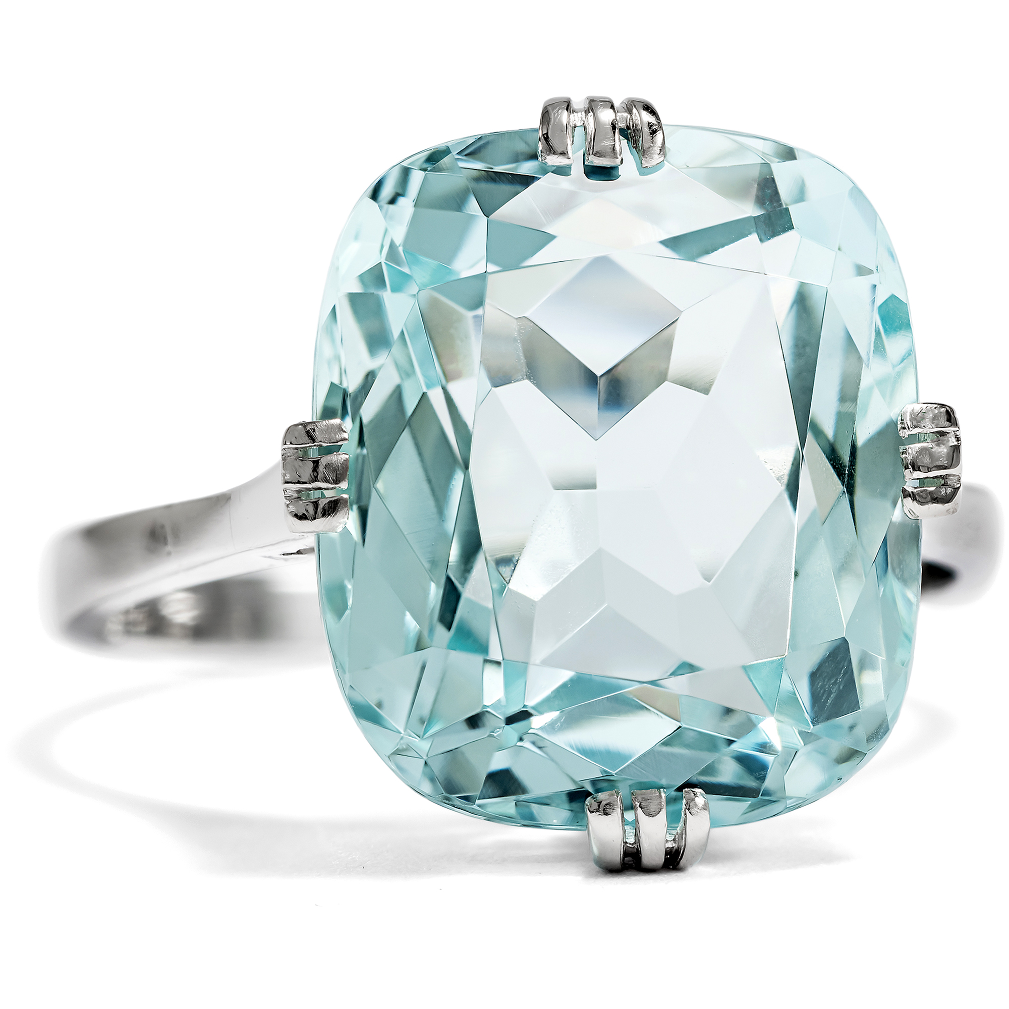 Elegante White Gold Ring with 10.68 ct Aquamarine, c. 1930s