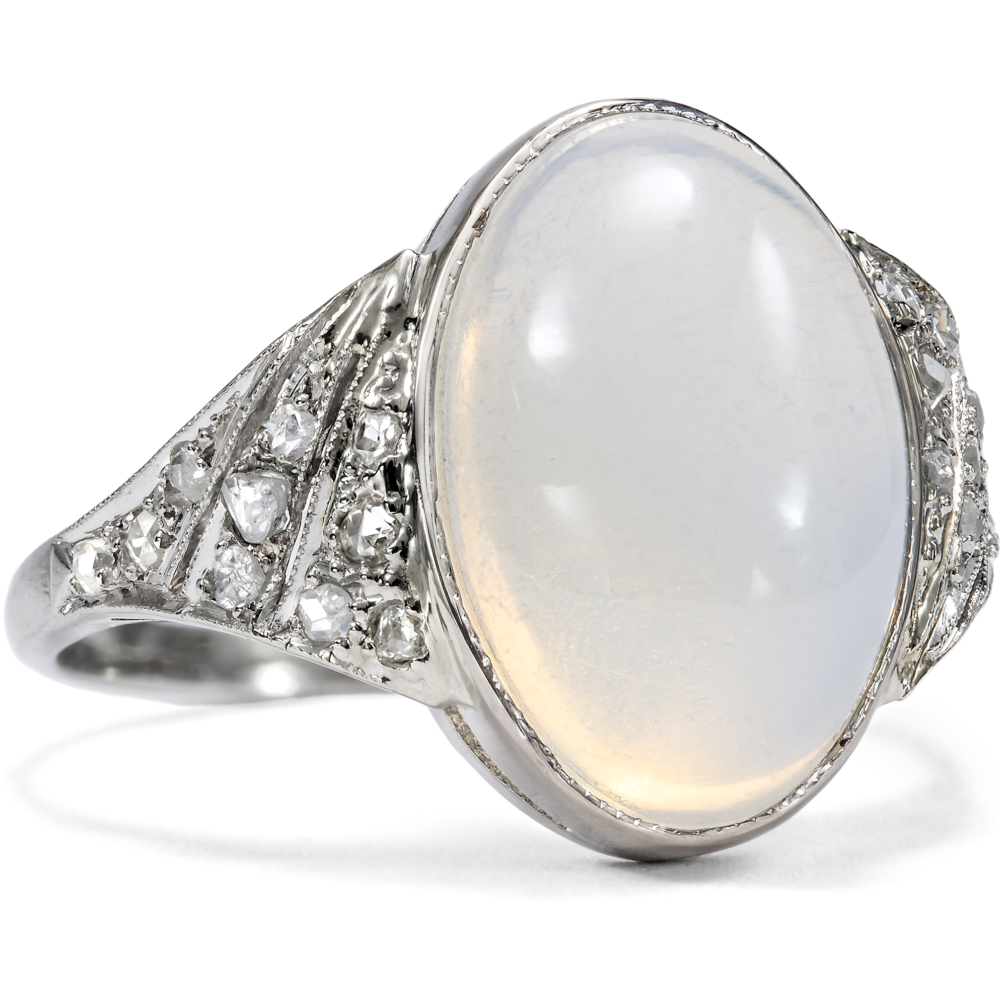 Antiker Ring mit Mondstein & Diamanten in Platin, 1920er Jahre Antiker Ring mit Mondstein & Diamanten in Platin, 1920er Jahre