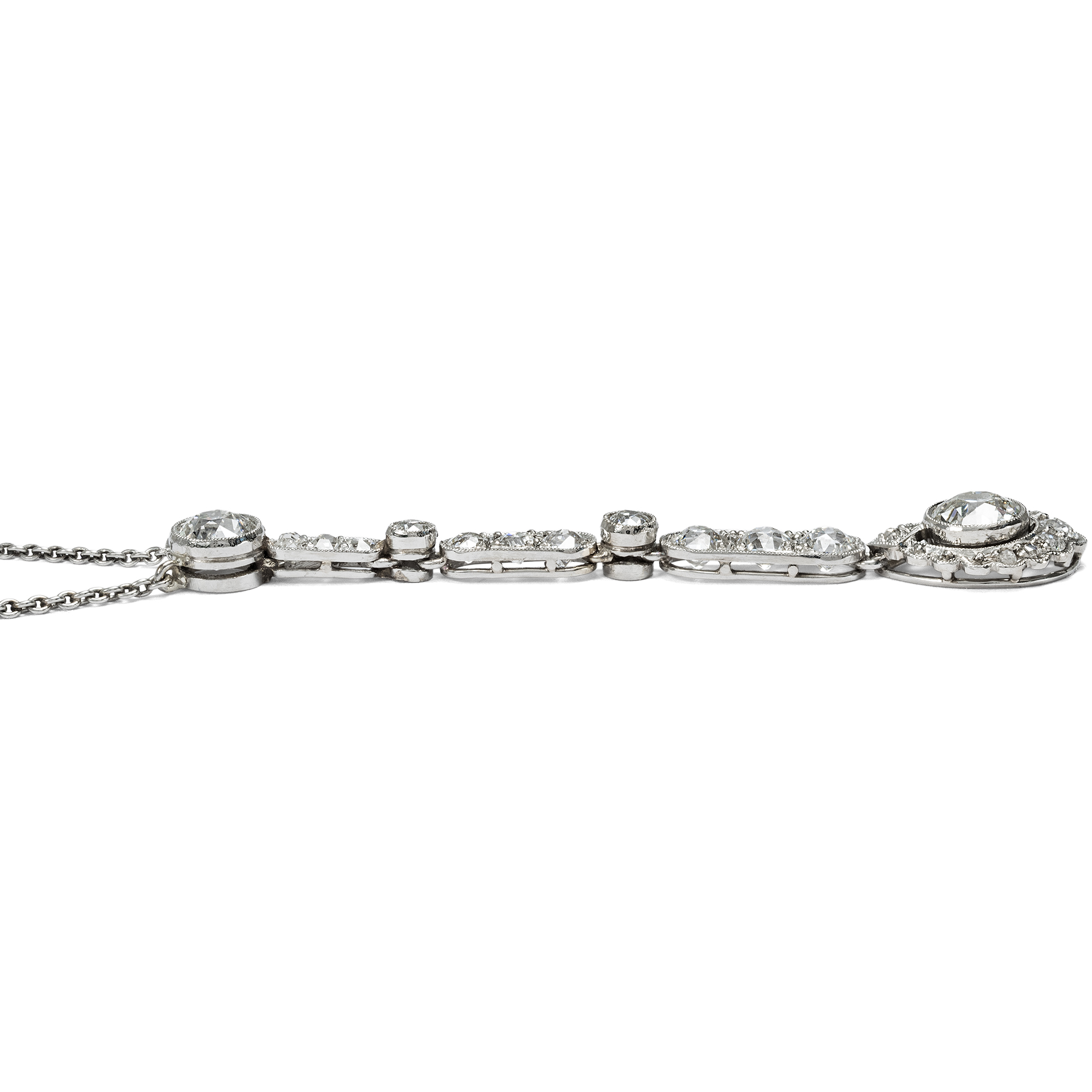 Antikes Collier des Art Déco mit Diamanten in Platin, um 1925 Antikes Collier des Art Déco mit Diamanten in Platin, um 1925