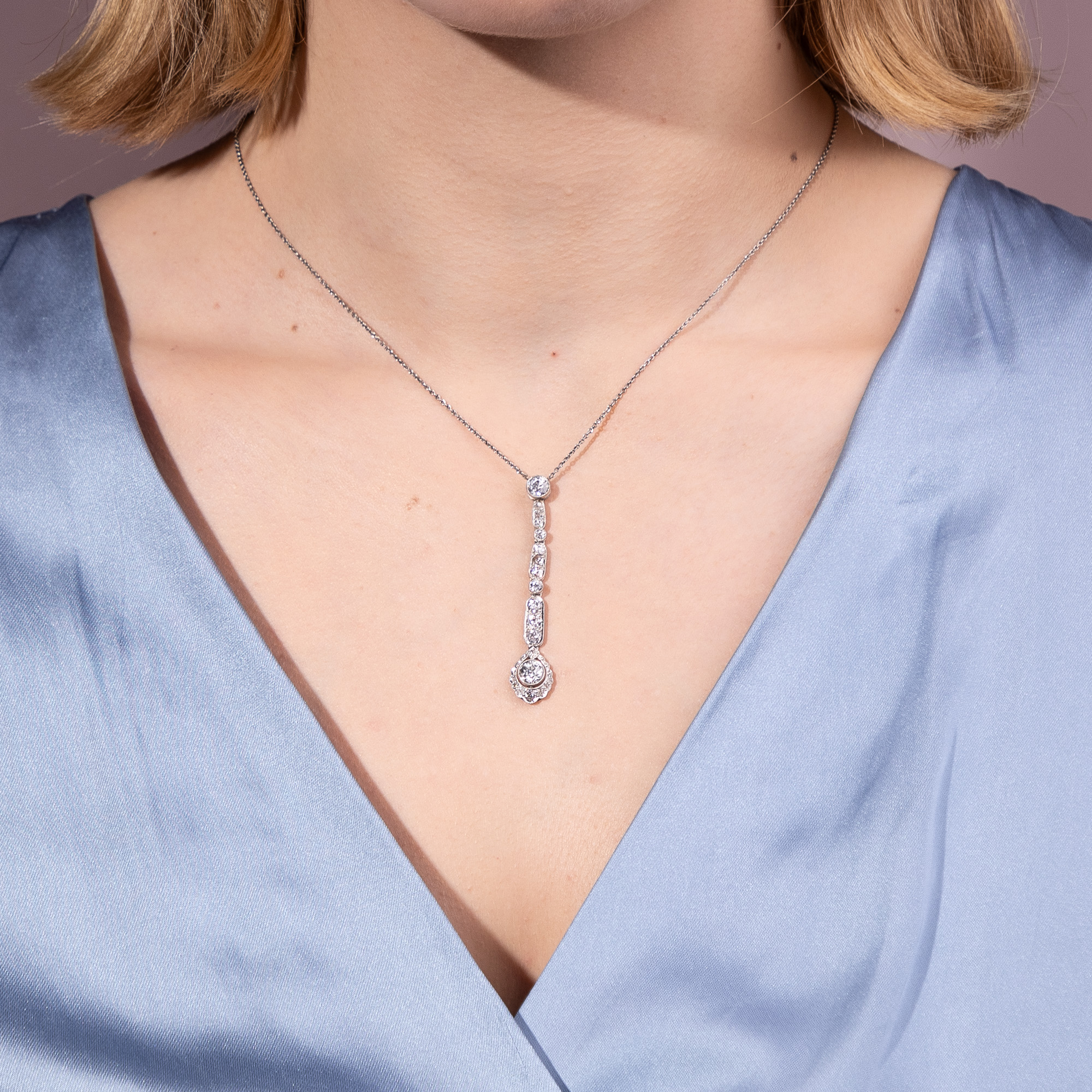 Antikes Collier des Art Déco mit Diamanten in Platin, um 1925 Antikes Collier des Art Déco mit Diamanten in Platin, um 1925