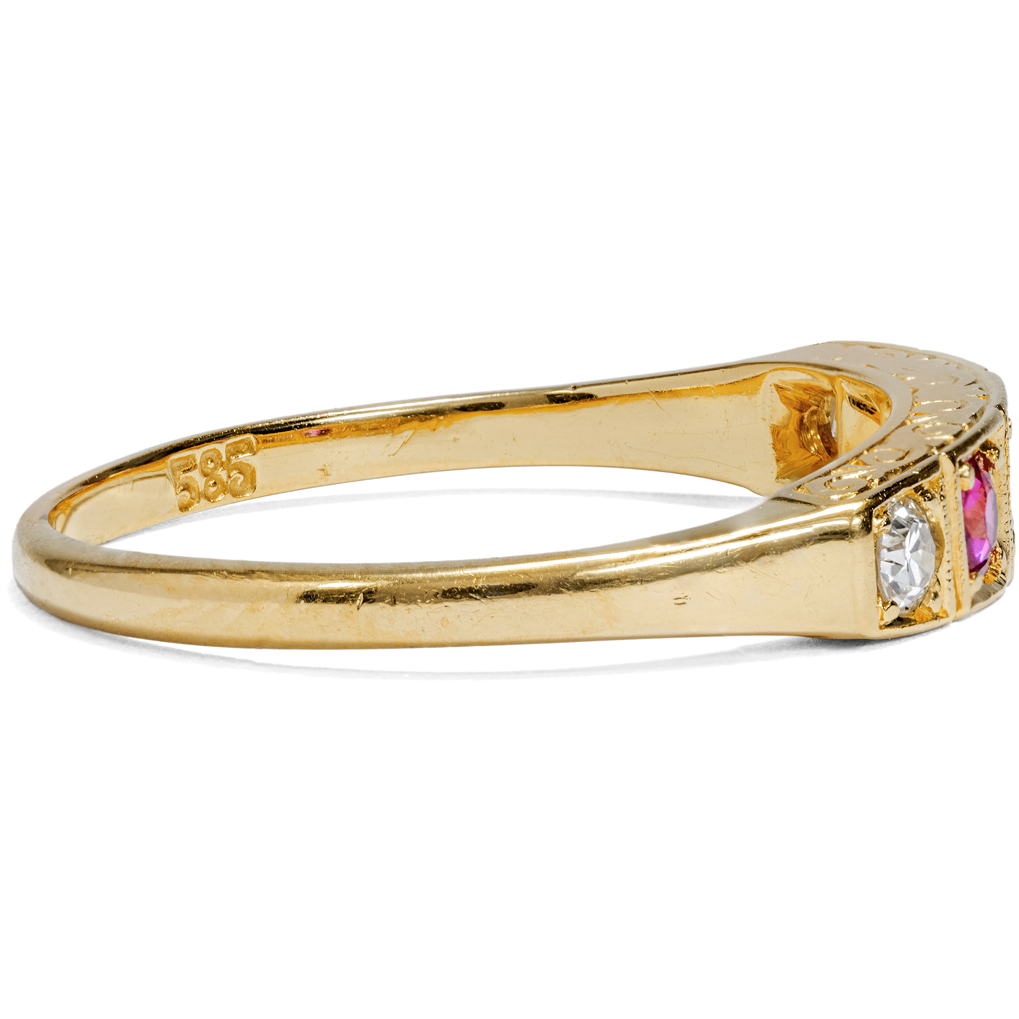 Antiker Ring mit Rubinen aus Burma & Diamanten in Gold, um 1900 Antiker Ring mit Rubinen aus Burma & Diamanten in Gold, um 1900