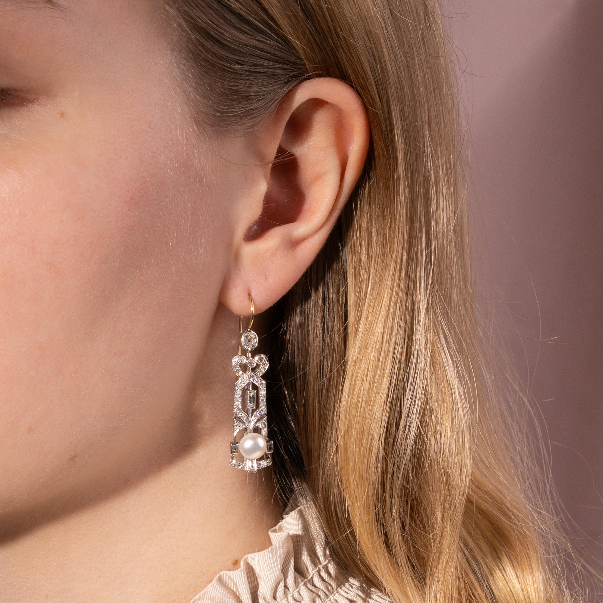 Elegante Ohrringe mit Diamanten & Naturperlen, um 1910 & später Elegante Ohrringe mit Diamanten & Naturperlen, um 1910 & später