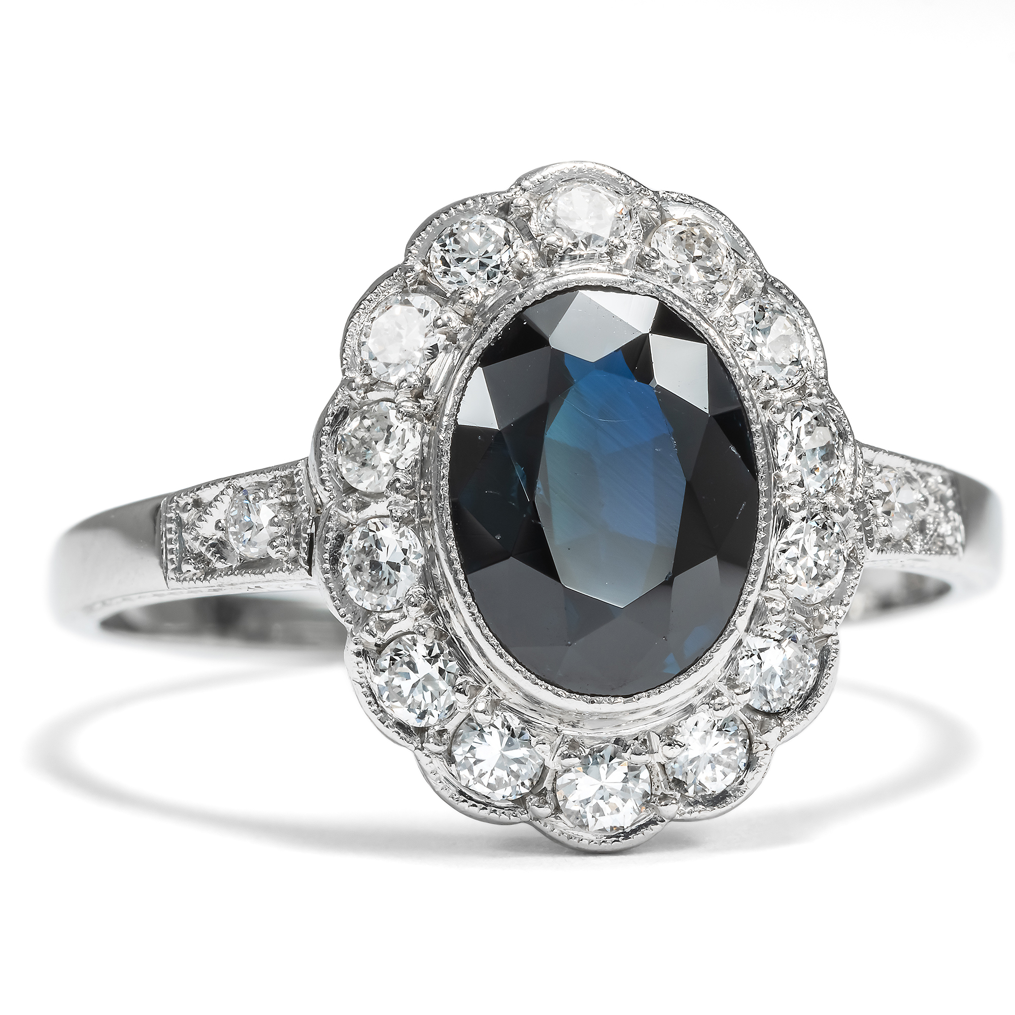 Elegant "Dress Ring" with Sapphire & Diamonds in White Gold & Platinum, Berlin c. 1930