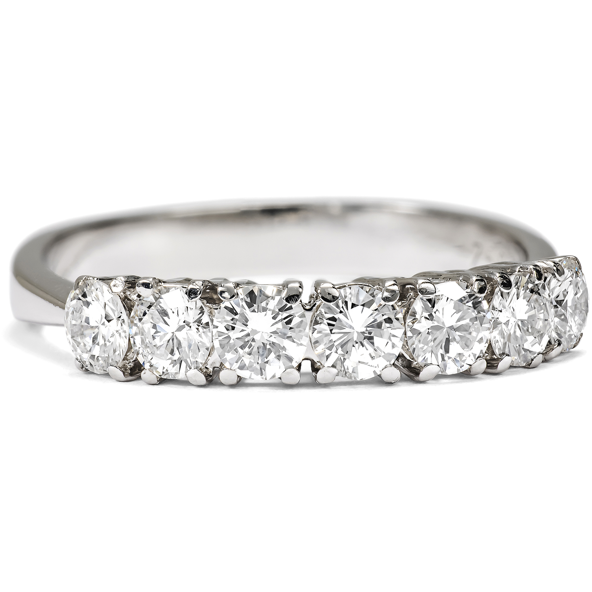 Luxurious Vintage Ring with 0.91 ct Diamonds in White Gold, c. 1975 Luxurious Vintage Ring with 0.91 ct Diamonds in White Gold, c. 1975