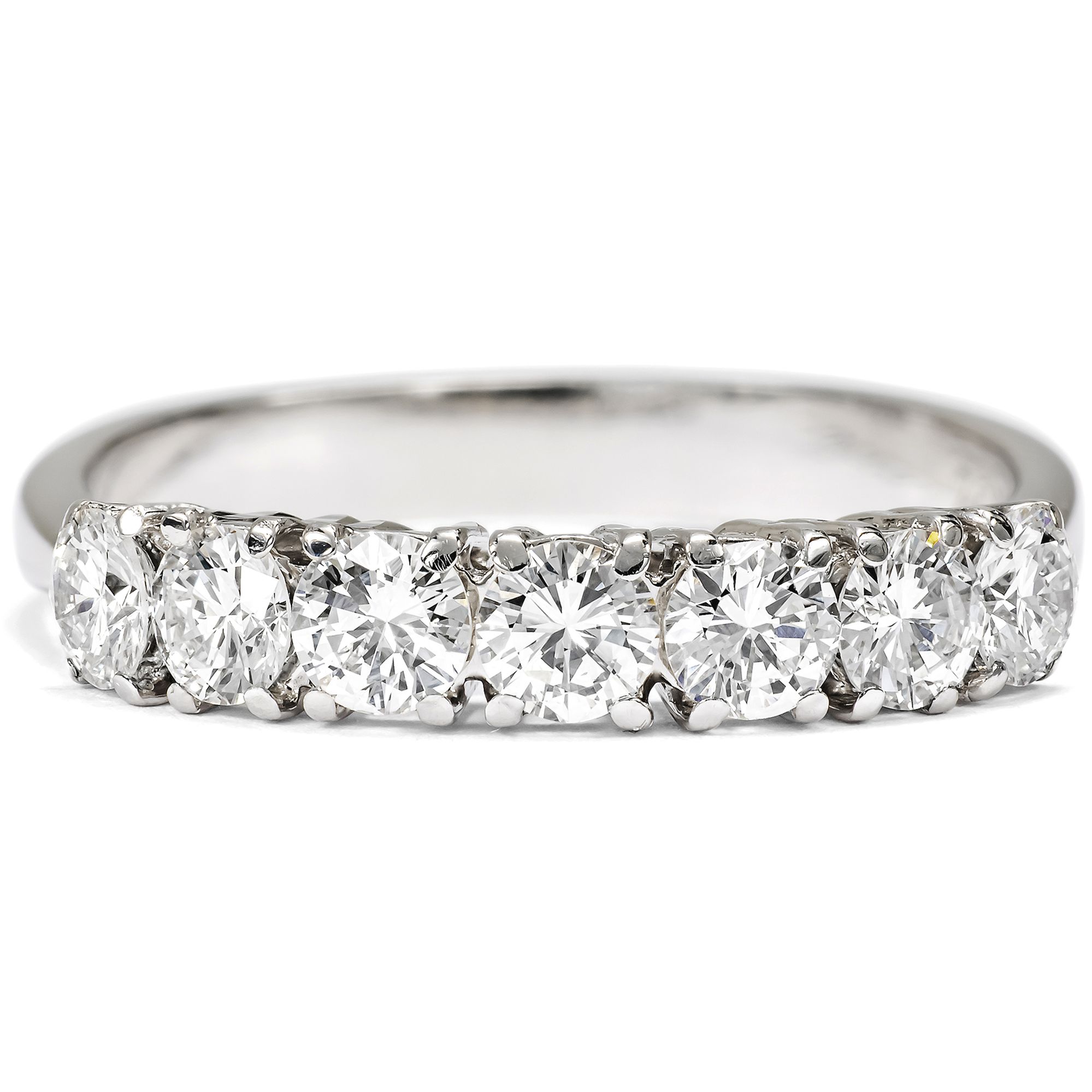 Luxurious Vintage Ring with 0.91 ct Diamonds in White Gold, c. 1975 Luxurious Vintage Ring with 0.91 ct Diamonds in White Gold, c. 1975