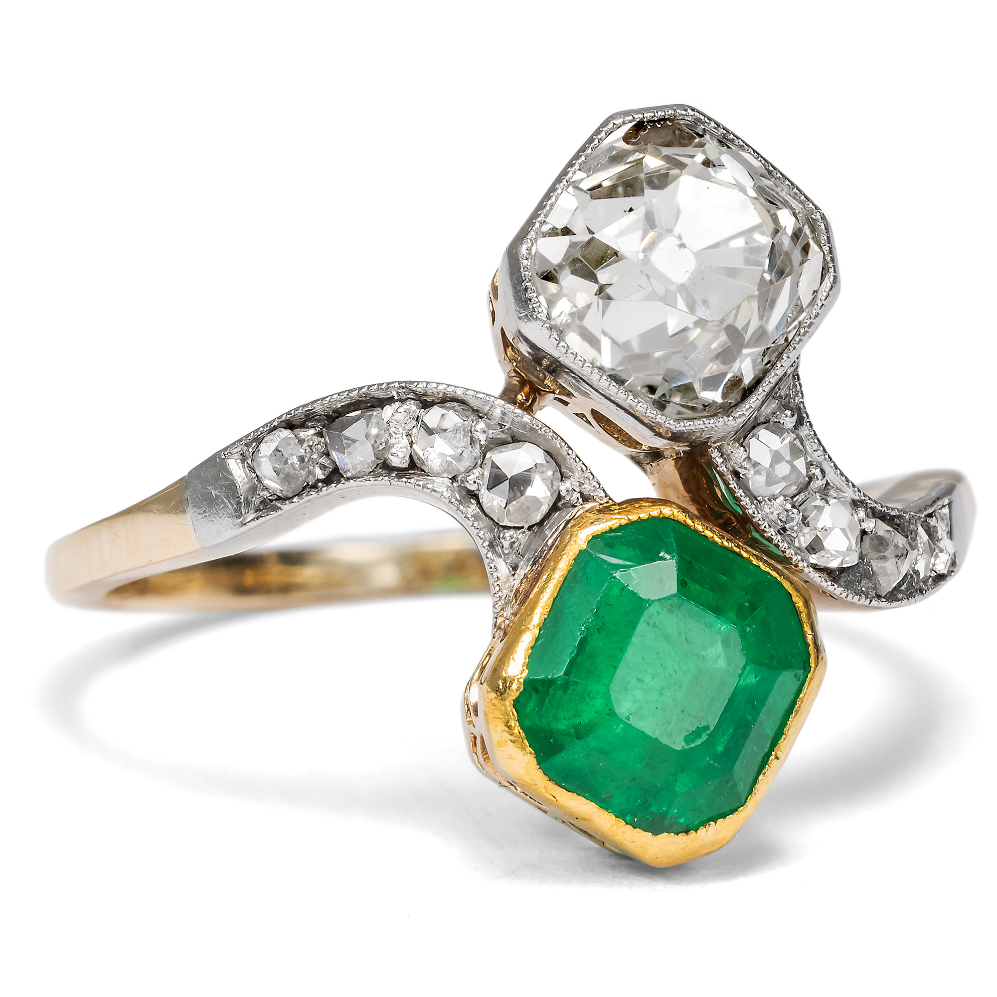 Precious "Toi-et-Moi" ring with Colombian emerald & diamonds, circa 1910