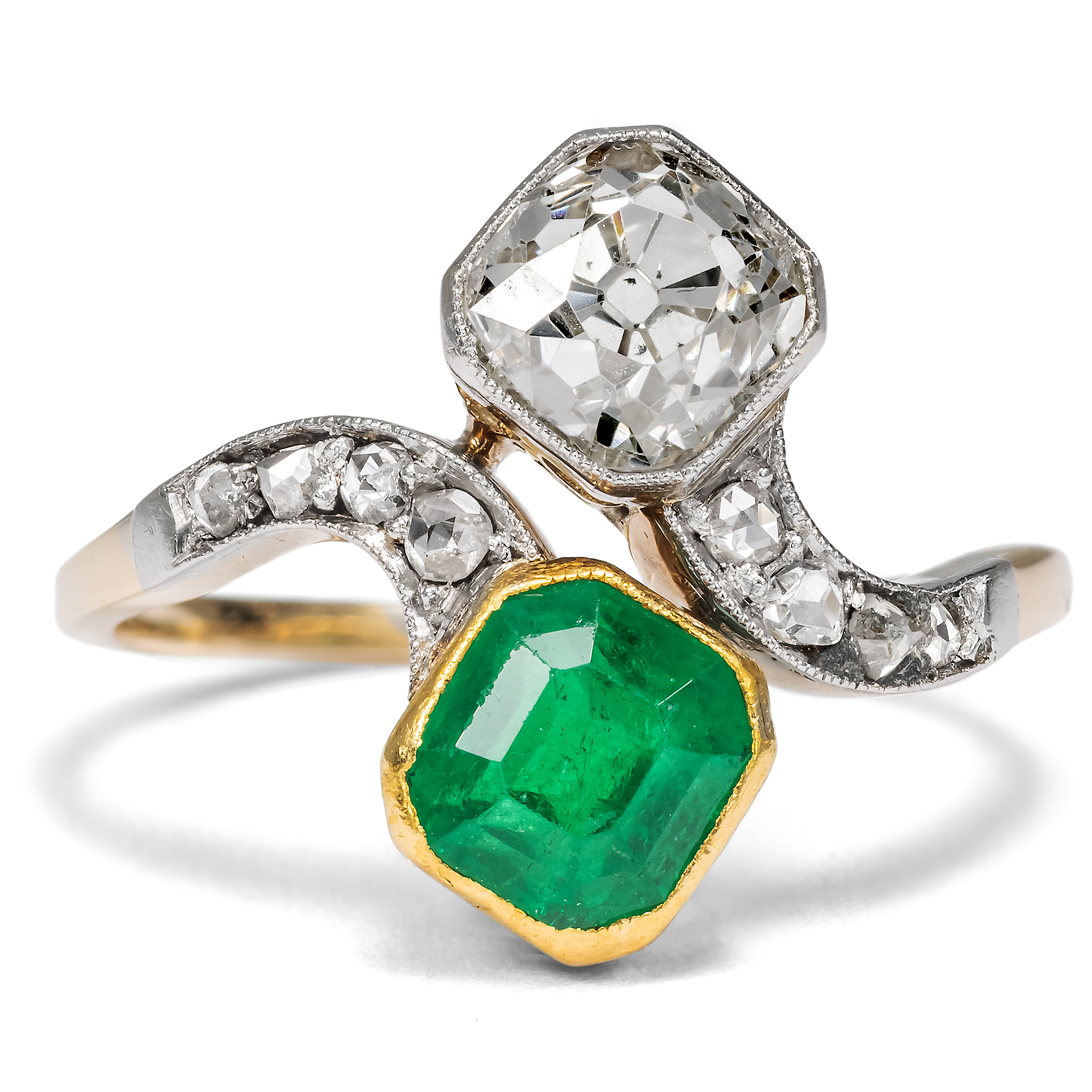 Precious "Toi-et-Moi" ring with Colombian emerald & diamonds, circa 1910