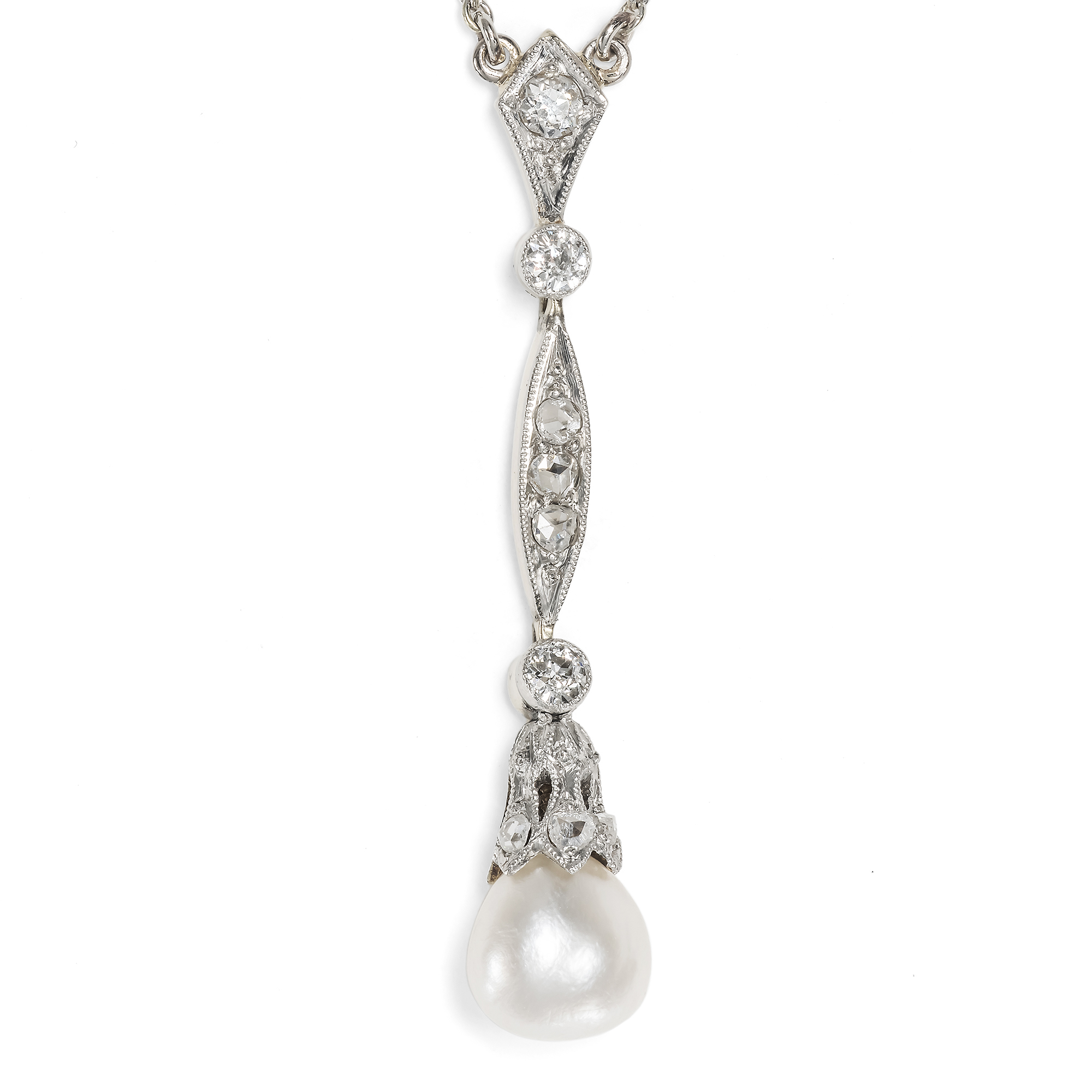Zartes Collier mit Naturperle & Diamanten in Platin auf Gold, um 1915 Zartes Collier mit Naturperle & Diamanten in Platin auf Gold, um 1915