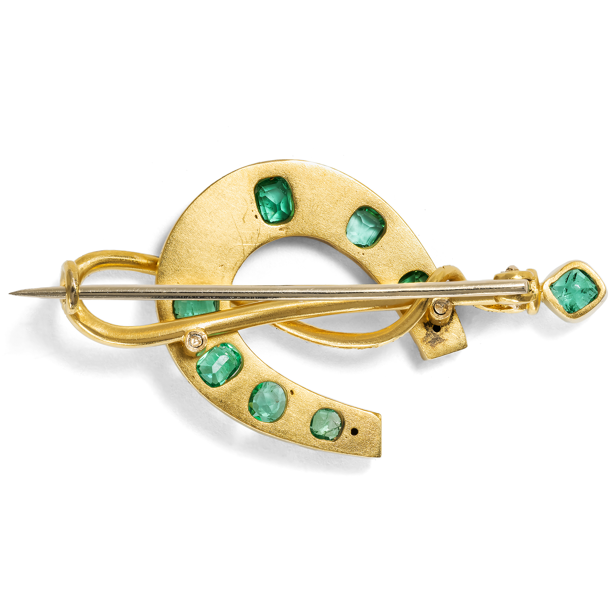 Antike „Novelty“ Brosche mit Gerte & Hufeisen aus Gold & Smaragden, um 1890 Antike „Novelty“ Brosche mit Gerte & Hufeisen aus Gold & Smaragden, um 1890