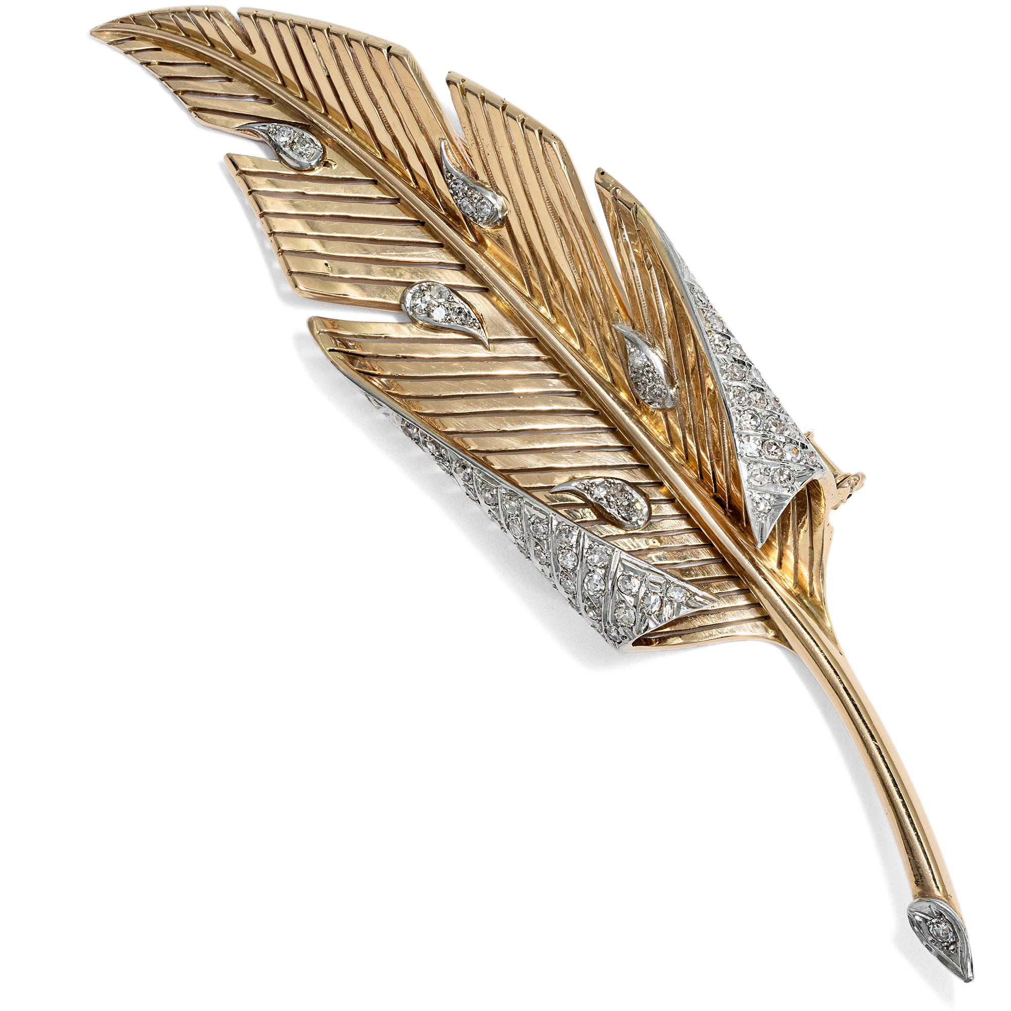 Glamorous brooch with diamonds in gold & platinum, circa 1950