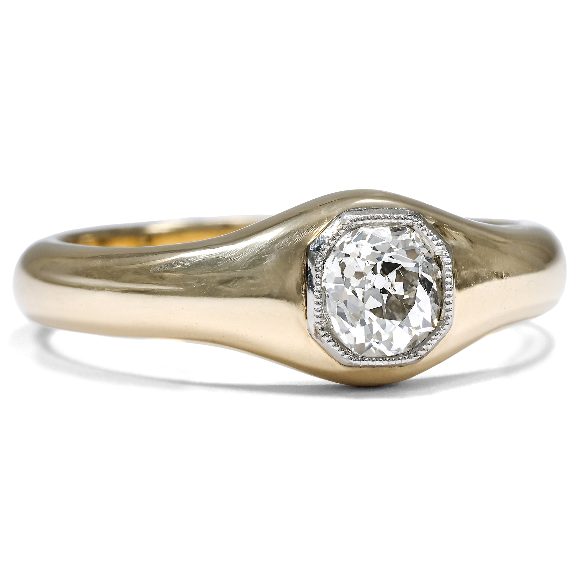 Beautiful gold band ring with old-cut diamond in platinum setting, Germany circa 1910