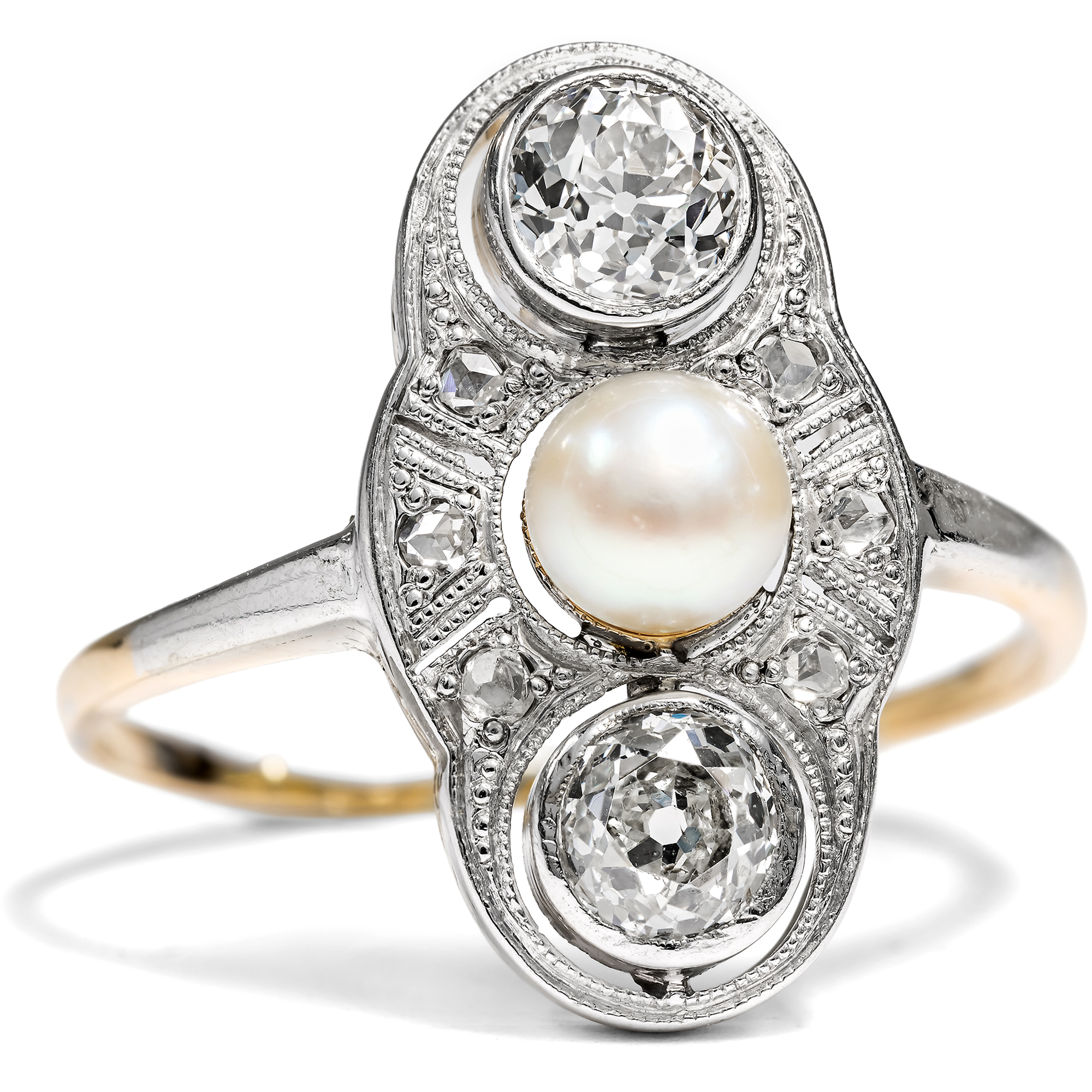 Antiker Ring mit Diamanten & Naturperle in Platin & Gold, um 1925 Antiker Ring mit Diamanten & Naturperle in Platin & Gold, um 1925