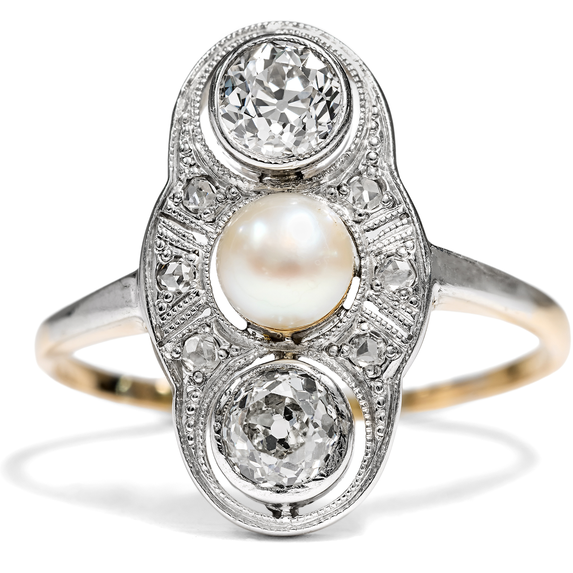 Antiker Ring mit Diamanten & Naturperle in Platin & Gold, um 1925 Antiker Ring mit Diamanten & Naturperle in Platin & Gold, um 1925