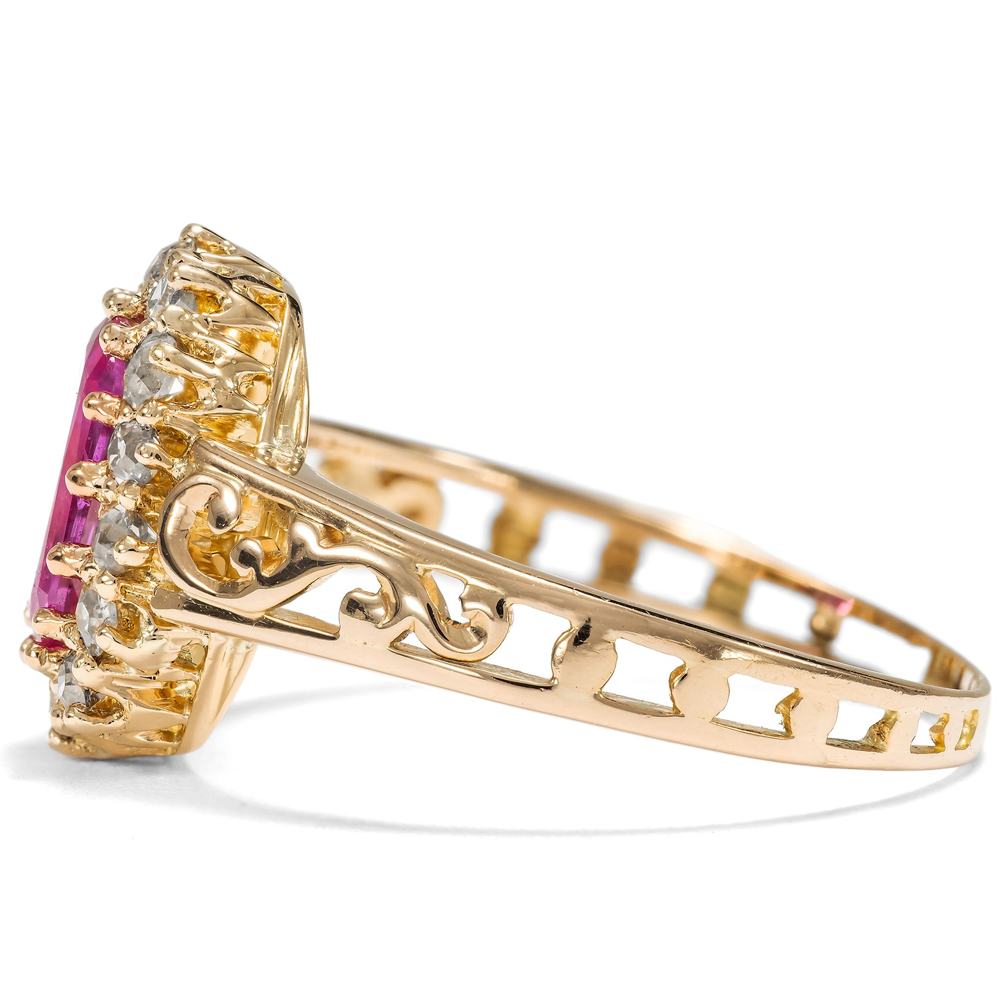 Antiker Entourage-Ring mit unbehandeltem Saphir aus Burma & Diamanten, um 1890 Antiker Entourage-Ring mit unbehandeltem Saphir aus Burma & Diamanten, um 1890