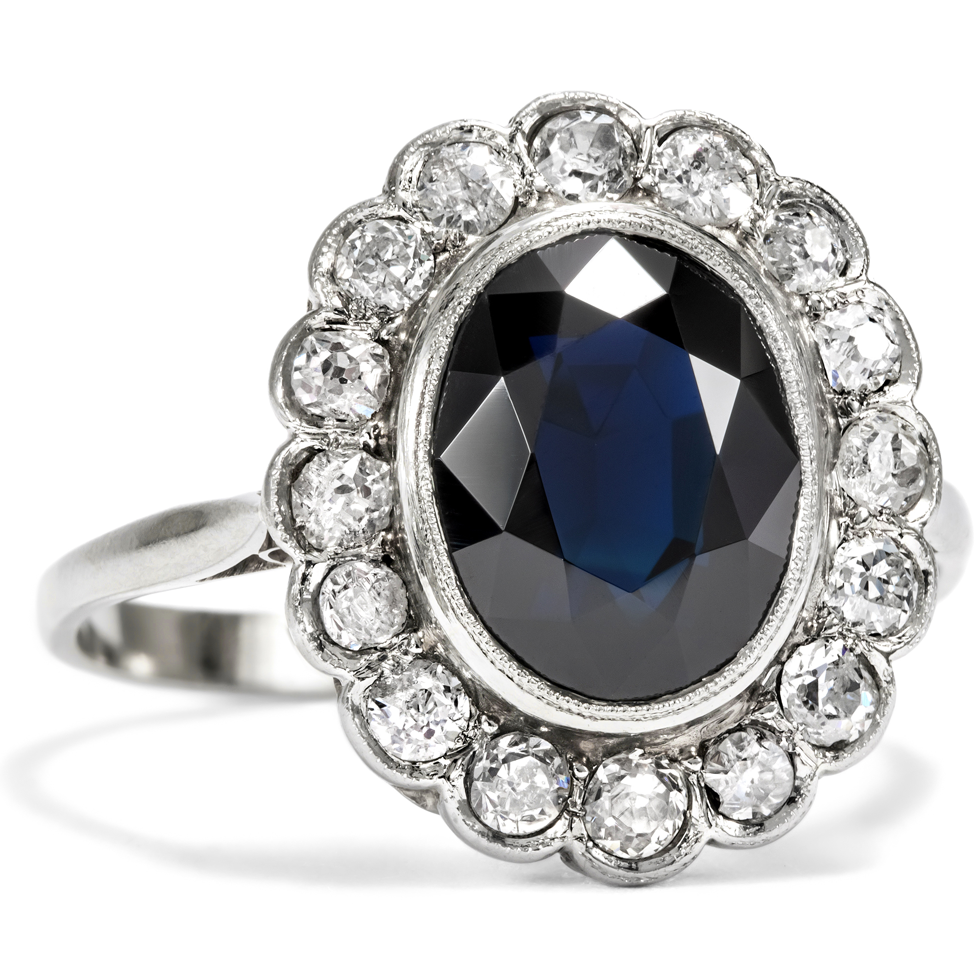 Großer Ring aus Silber & Weißgold mit Saphir & Diamanten, um 1930 Großer Ring aus Silber & Weißgold mit Saphir & Diamanten, um 1930