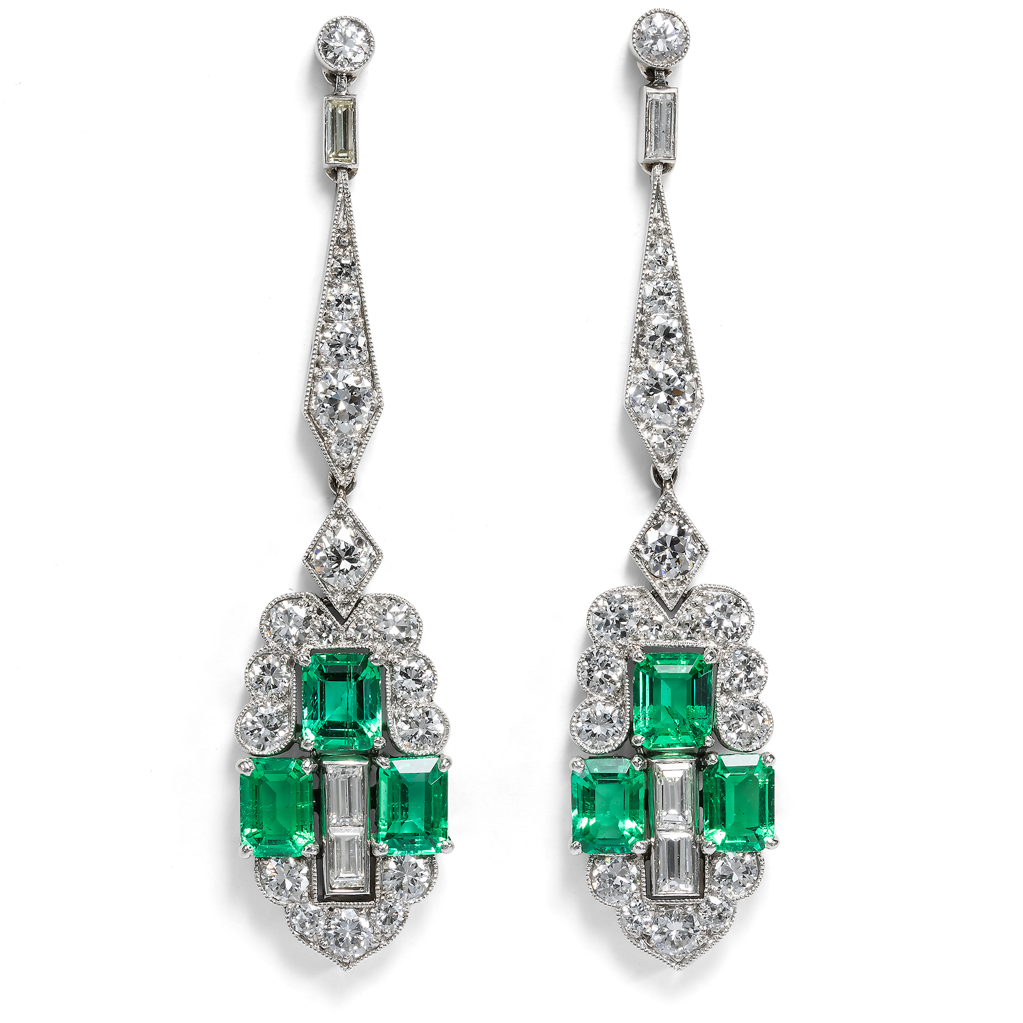 Elegant Earrings With Diamonds & Colombian Emeralds By A. E. Köchert, Vienna Around 1930 Elegant Earrings With Diamonds & Colombian Emeralds By A. E. Köchert, Vienna Around 1930