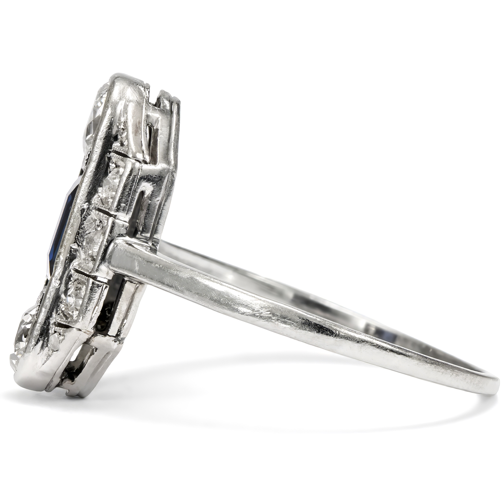 Eleganter Ring des Art Déco mit Saphir & Diamanten in Platin, um 1930 Eleganter Ring des Art Déco mit Saphir & Diamanten in Platin, um 1930