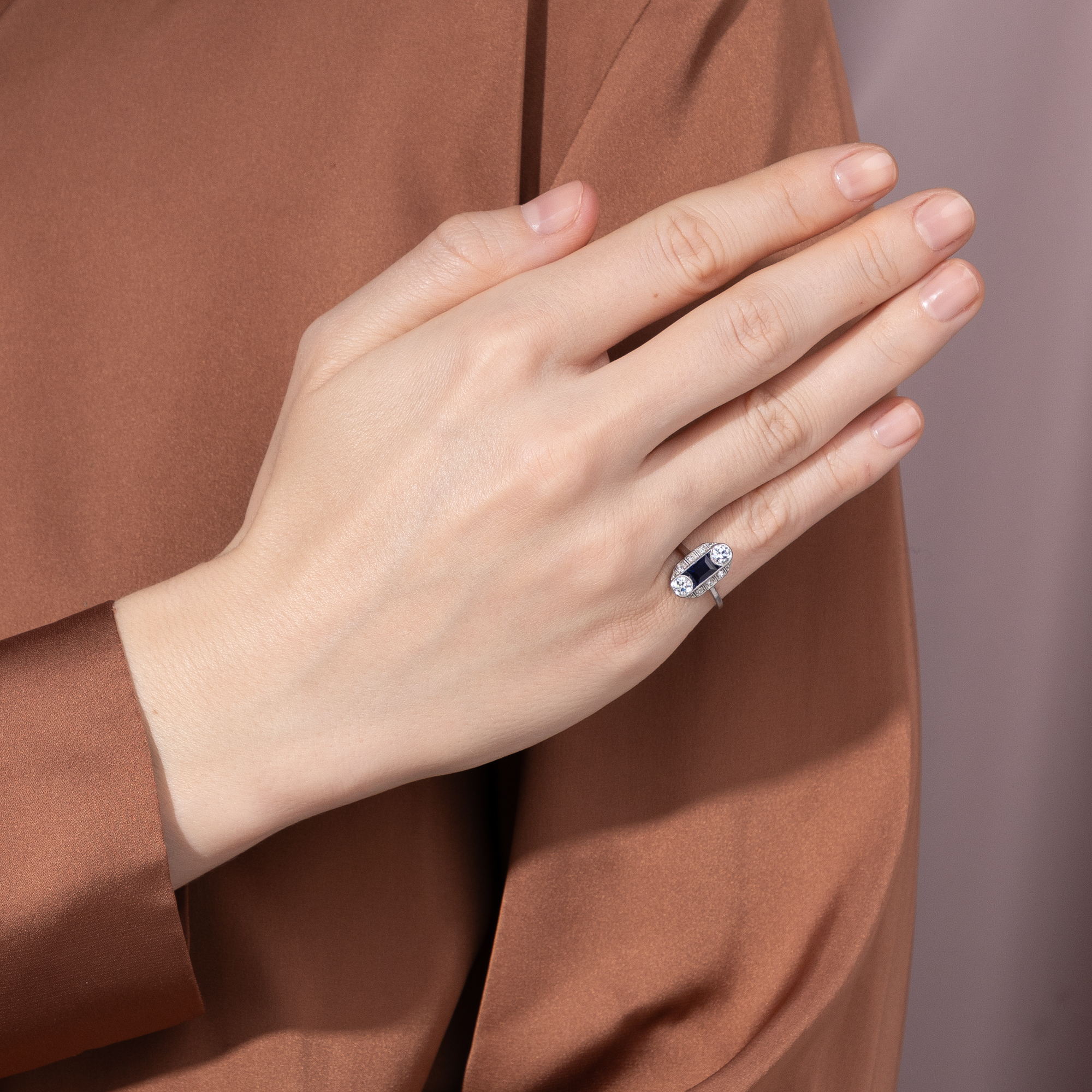 Eleganter Ring des Art Déco mit Saphir & Diamanten in Platin, um 1930 Eleganter Ring des Art Déco mit Saphir & Diamanten in Platin, um 1930