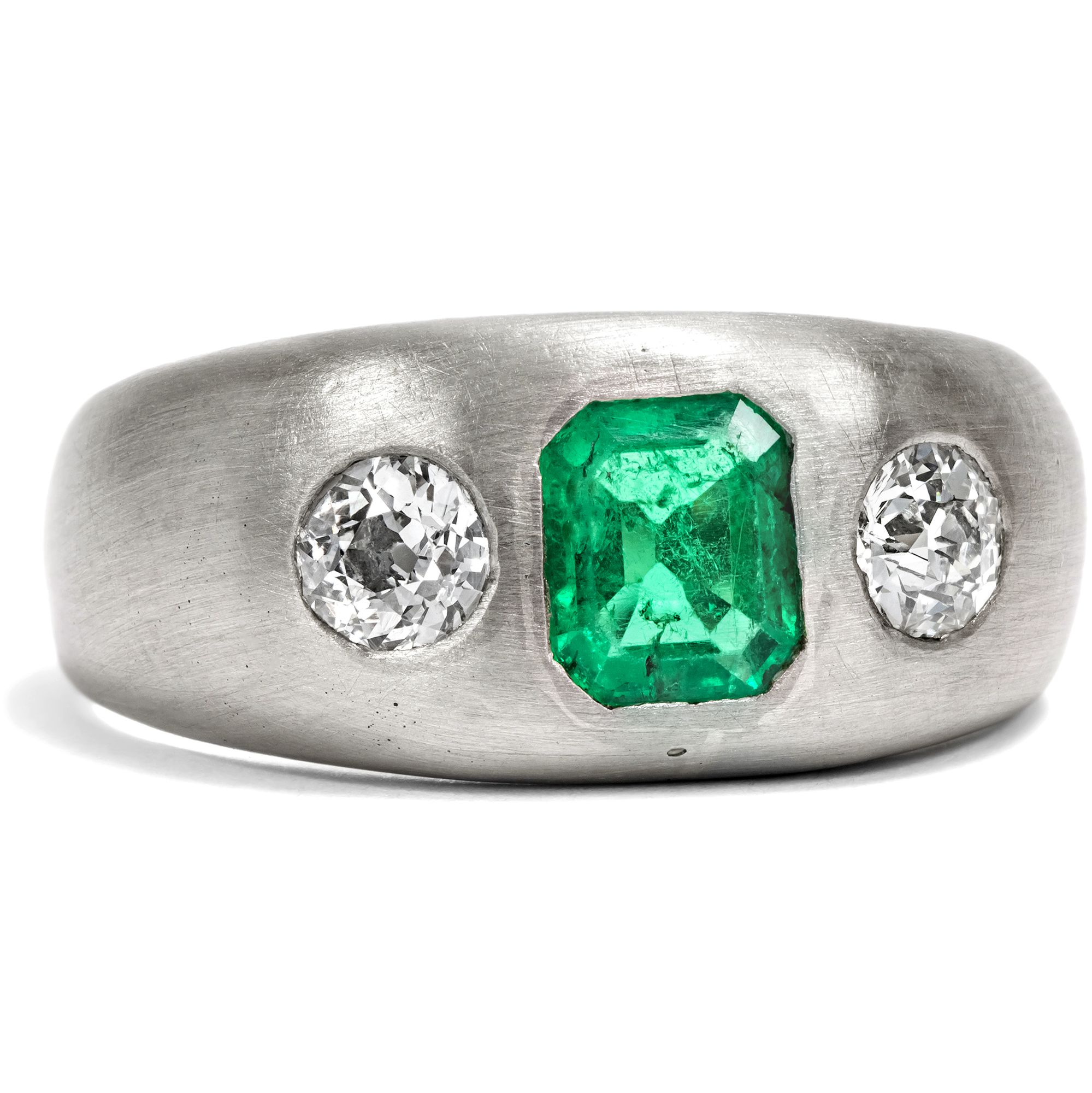 Vintage Band Ring With Colombian Emerald & Diamonds in White Gold, Circa 1985 Vintage Band Ring With Colombian Emerald & Diamonds in White Gold, Circa 1985
