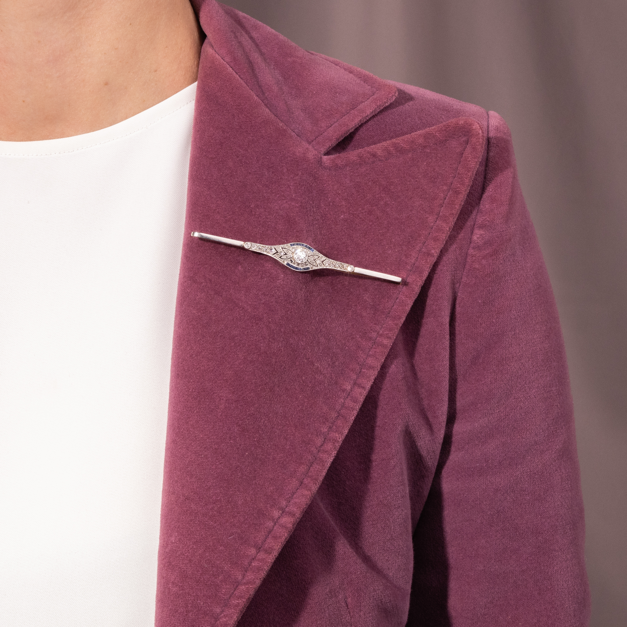 Stabnadel des Art Déco mit Saphiren & Diamanten, Frankreich um 1925 Stabnadel des Art Déco mit Saphiren & Diamanten, Frankreich um 1925