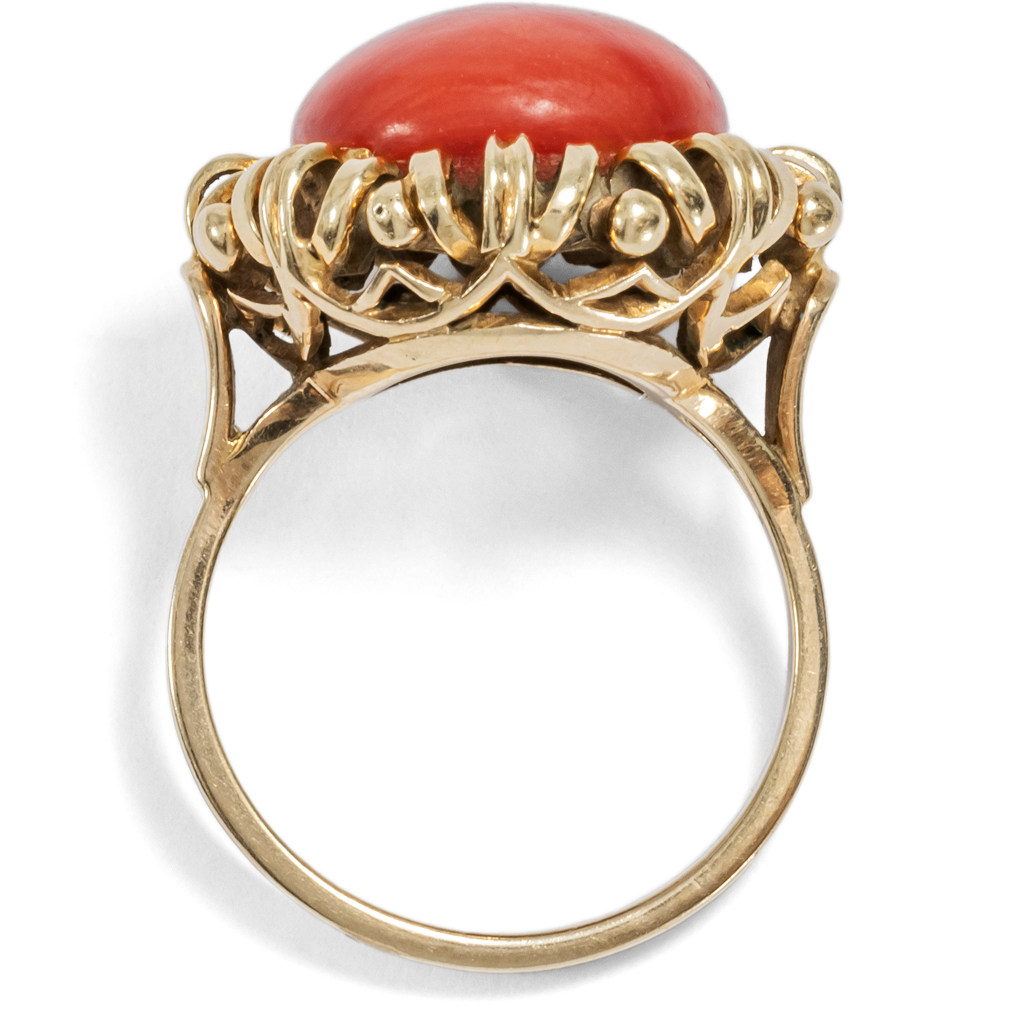 Vintage Ring mit großem Cabochon aus Mittelmeerkoralle in Gold, um 1960 Vintage Ring mit großem Cabochon aus Mittelmeerkoralle in Gold, um 1960