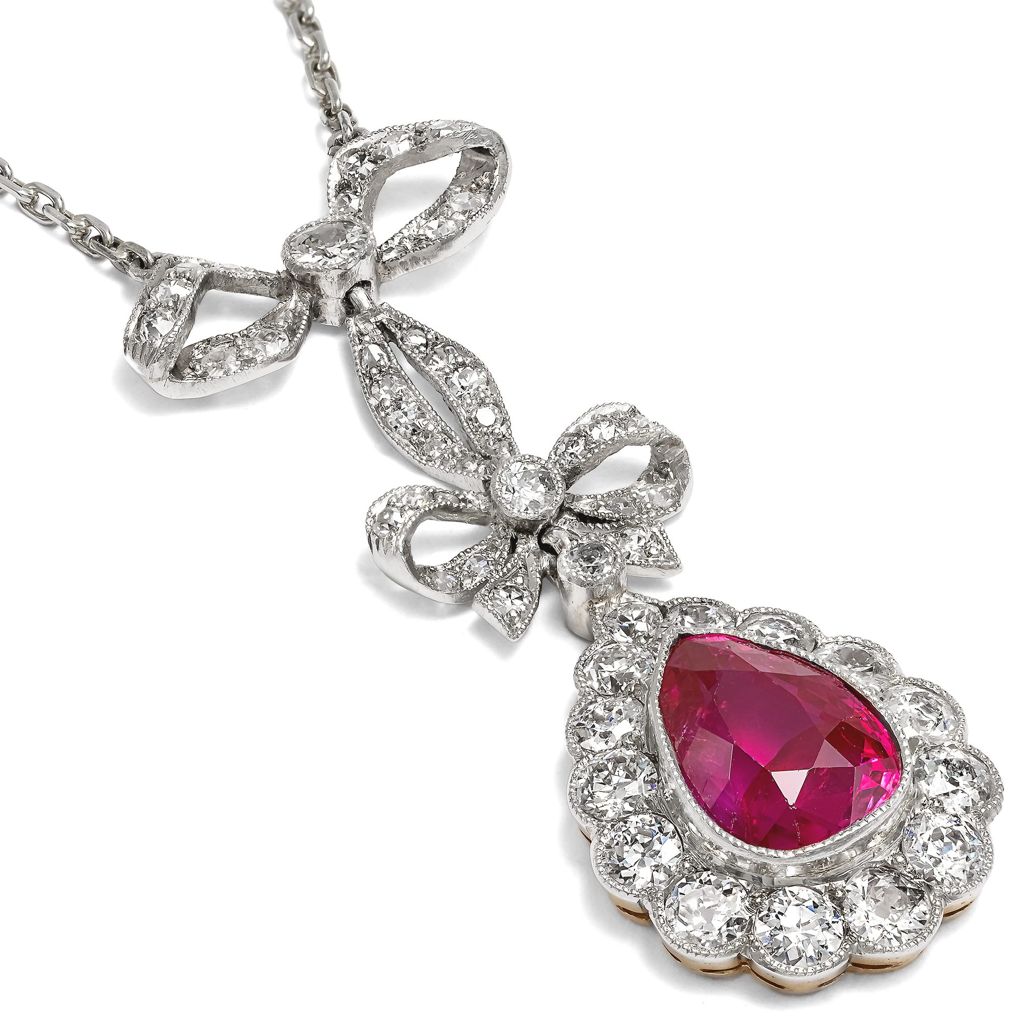 Kostbares Collier mit unbehandeltem Burma-Rubin & Diamanten, um 1910 Kostbares Collier mit unbehandeltem Burma-Rubin & Diamanten, um 1910