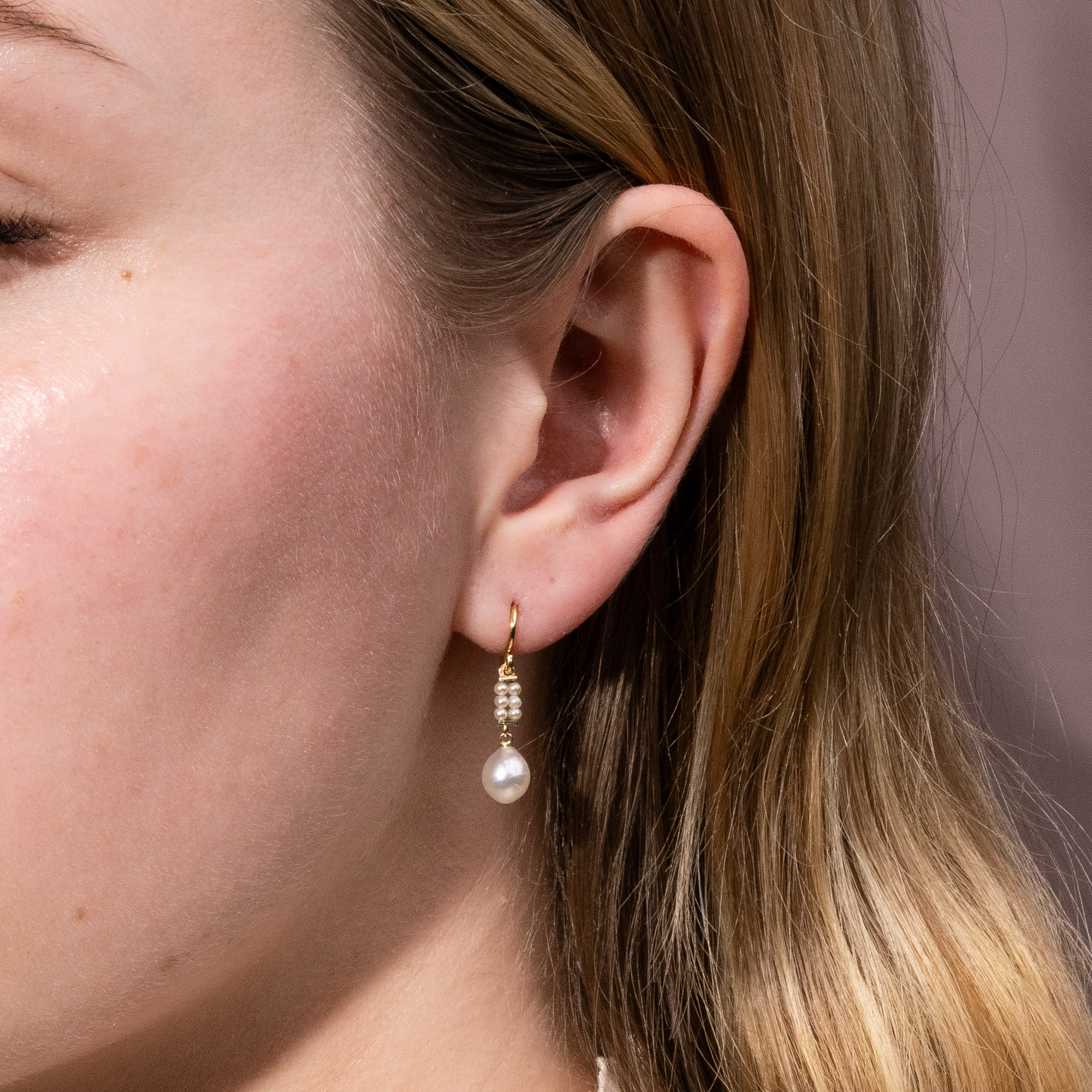 Feine Ohrringe aus antiken Naturperlen & Gold, Mariage aus unserer Werkstatt Feine Ohrringe aus antiken Naturperlen & Gold, Mariage aus unserer Werkstatt