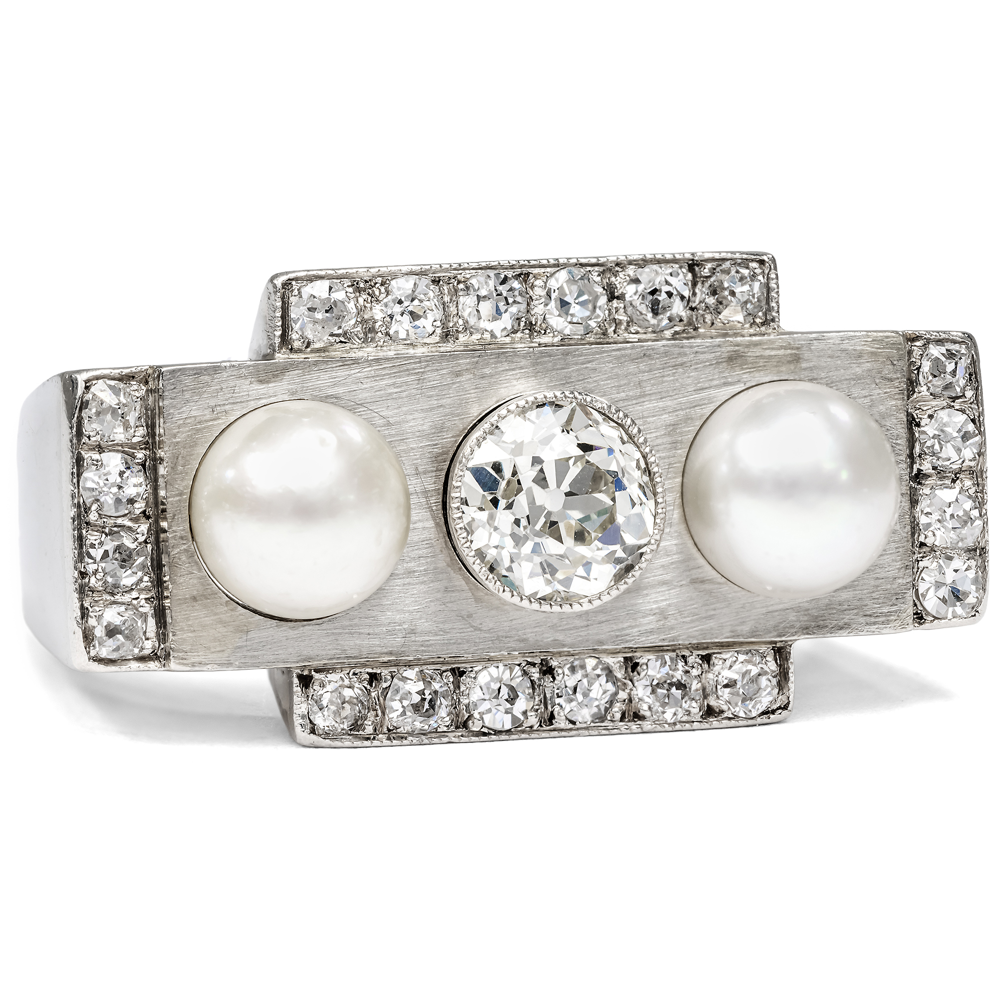Kraftvoller Art Déco Ring mit Diamanten & Perlen in Weißgold, um 1940 Kraftvoller Art Déco Ring mit Diamanten & Perlen in Weißgold, um 1940