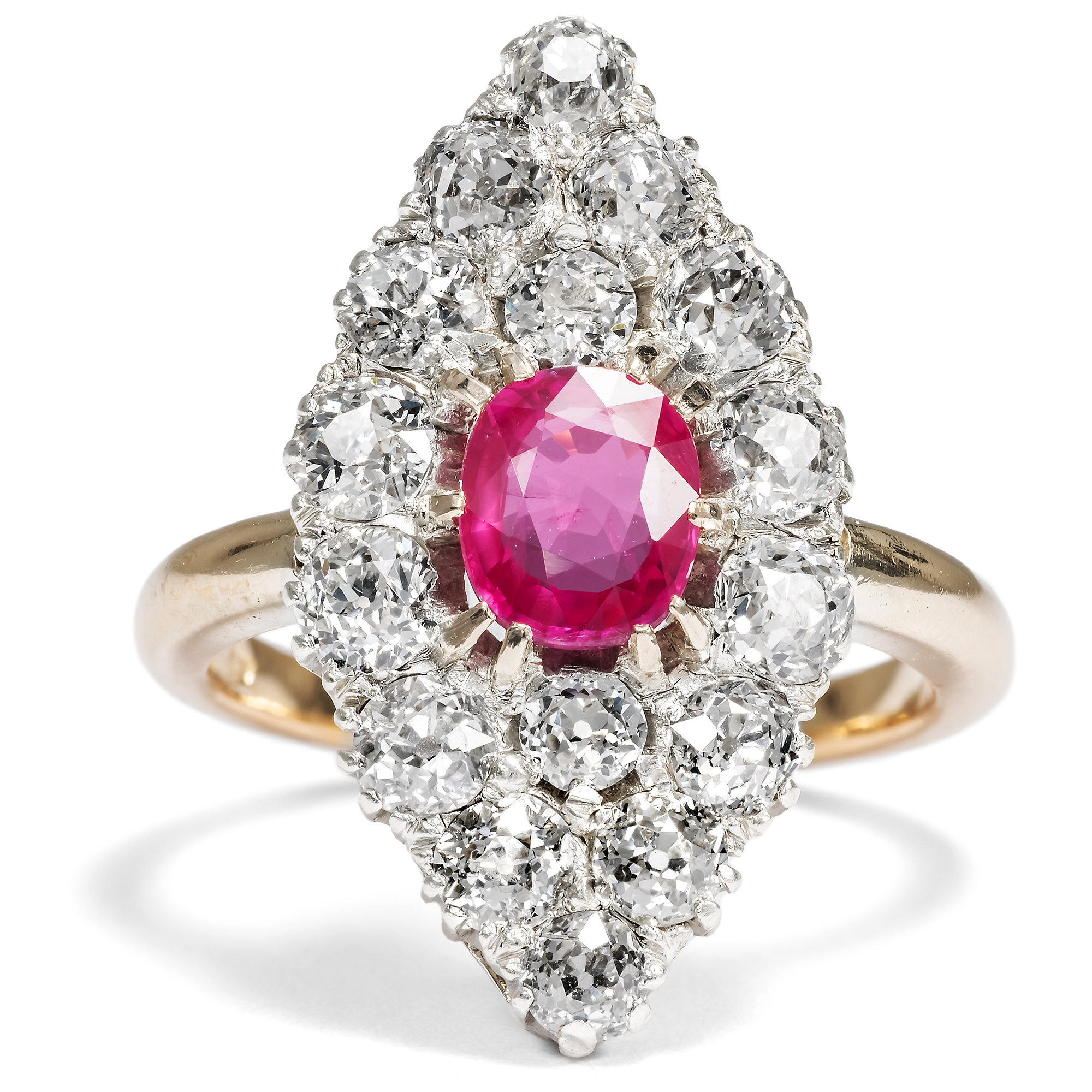 Fabelhafter „Marquise"-Ring mit Rubin & Diamanten im Altschliff, Wien um 1890 Fabelhafter „Marquise"-Ring mit Rubin & Diamanten im Altschliff, Wien um 1890
