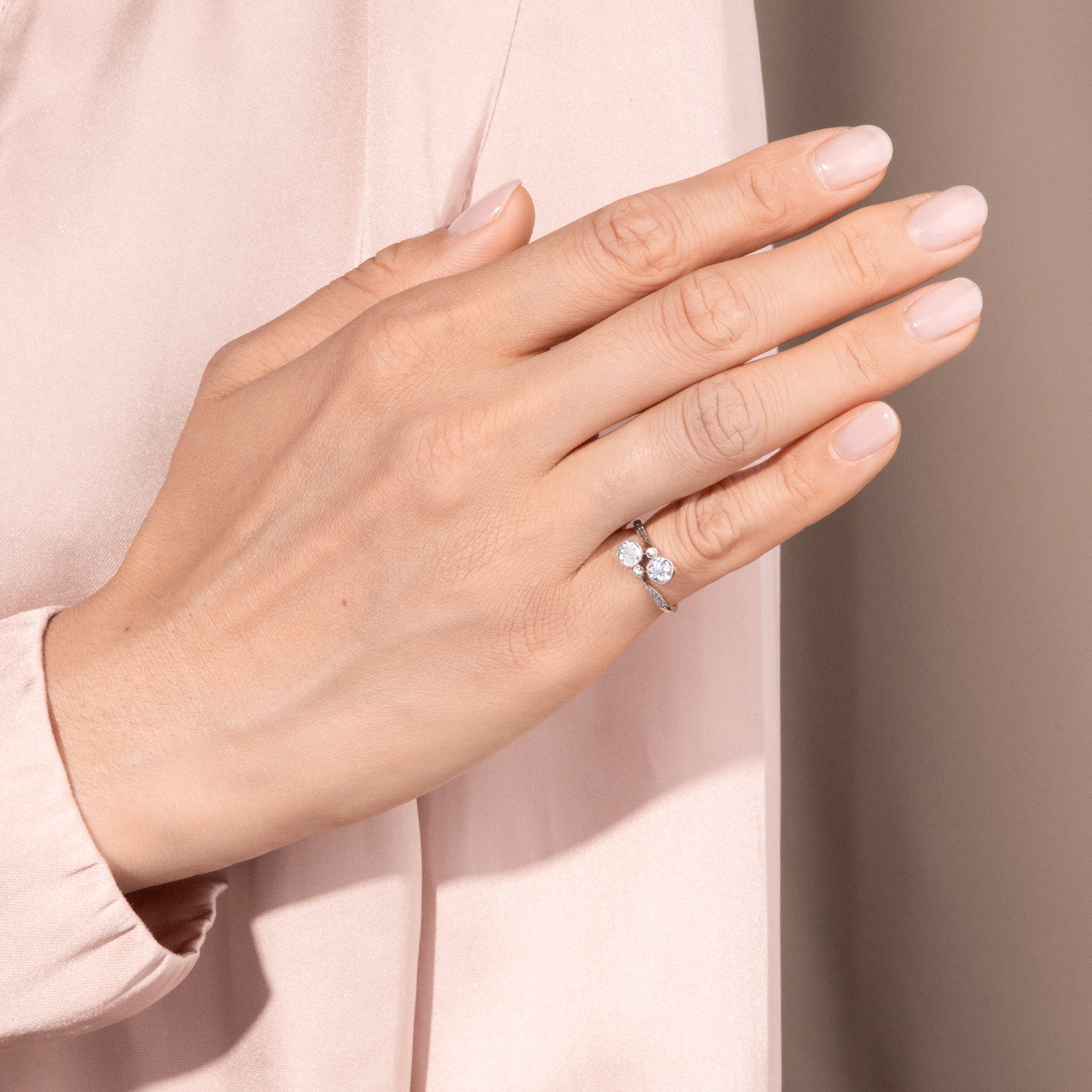 Antique "Toi-et-moi" Ring with Diamonds in Platinum on Gold, Wilhelm Müller, c. 1910 Antique "Toi-et-moi" Ring with Diamonds in Platinum on Gold, Wilhelm Müller, c. 1910