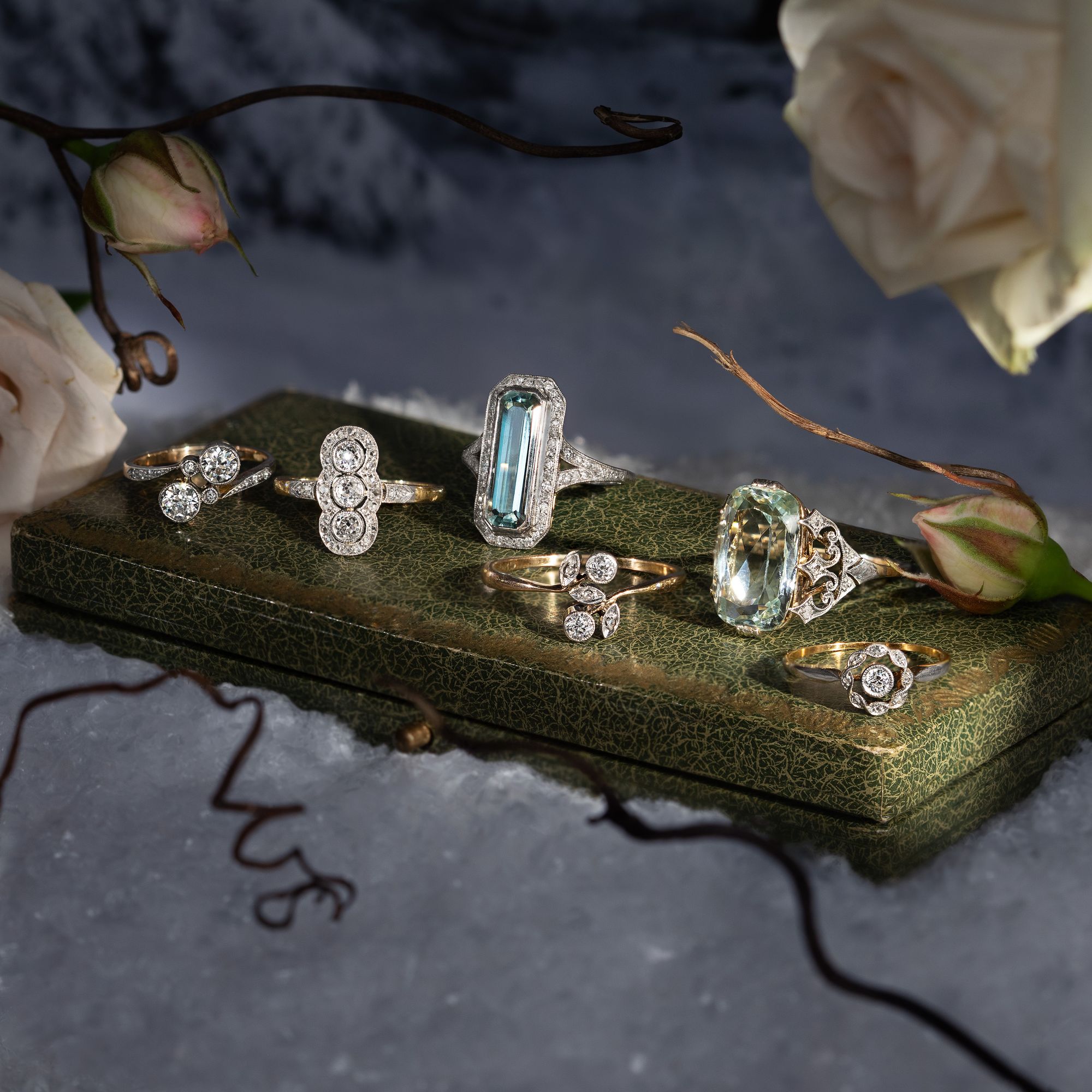 Antique "Toi-et-moi" Ring with Diamonds in Platinum on Gold, Wilhelm Müller, c. 1910 Antique "Toi-et-moi" Ring with Diamonds in Platinum on Gold, Wilhelm Müller, c. 1910