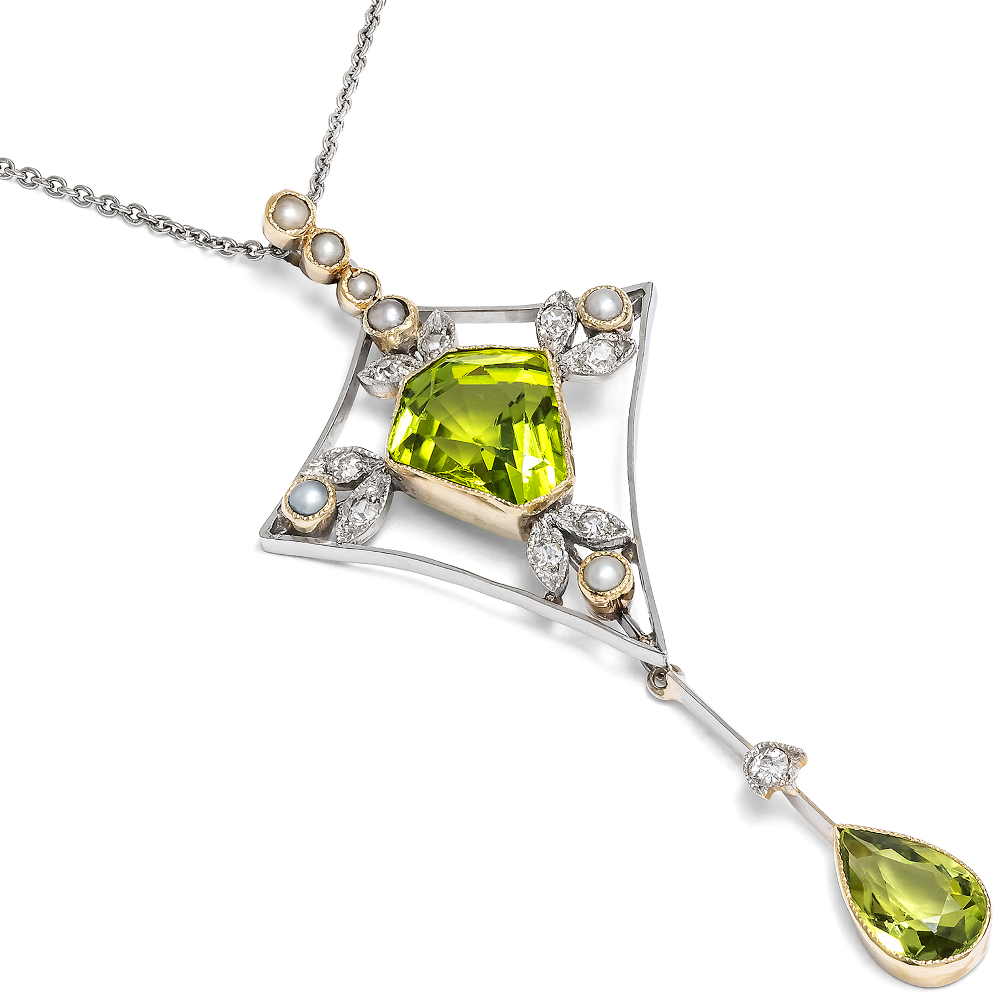 Antiker Anhänger mit Peridoten, Diamanten & Perlen, um 1910 & später Antiker Anhänger mit Peridoten, Diamanten & Perlen, um 1910 & später