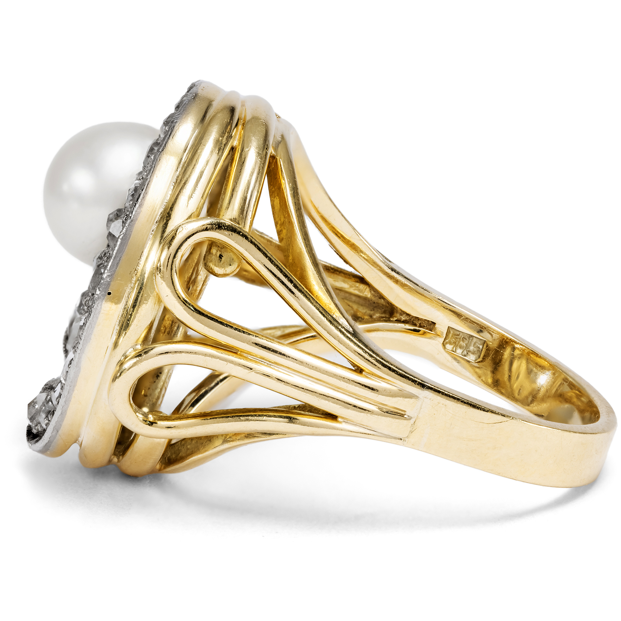 Mondäner vintage Ring mit Akoya-Perle & Diamanten in Gold & Platin, um 1960 Mondäner vintage Ring mit Akoya-Perle & Diamanten in Gold & Platin, um 1960